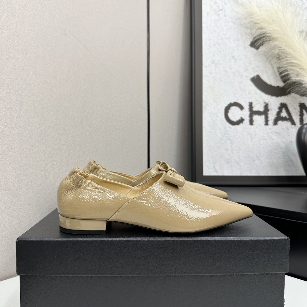 NO:415528,★★★★★★ Many celebrities are popular with a versatile series that domestic and foreign bloggers are popular. A must-have for spring and summer wardrobe matching. Sandals are the first choice. Upper cowhide inner lining: imported crystal sheepskin lining, original mold-open custom leather sole Shoe size: 35-39 (40, 41, customized without return and exchange) Delivery luxury latest counter synchronous packaging, semi-torn single shoes, sandals, cowhide, sheepskin19860909★★★★★ 众多明星网红上脚,国内外博主刷爆的一个百搭系列,春夏衣橱搭配必备 凉鞋首选. 鞋面牛皮  内里: 进口水晶羊皮内里 大底原版开模定制真皮底 鞋码: 35-39（40、41、定做不退换） 配送豪华最新专柜同步包装,半拖单鞋,sandals,cowhide,sheepskin,Women's Shoes