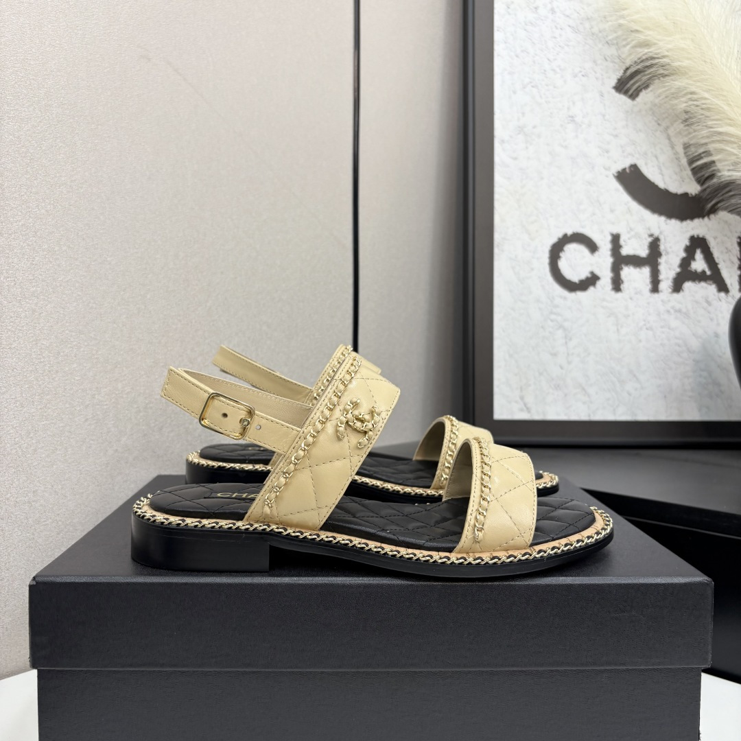 NO:421157,2025★★★★★★ Many celebrities are here to watch, a versatile series that domestic and foreign bloggers are popular. A must-have for spring and summer wardrobe matching. Sandals are the first choice. Upper sheepskin inner lining: imported crystal sheepskin inner lining, original mold-open custom leather sole Shoe size: 35-39 (40, 41, custom made without return) Delivery luxury latest counter synchronous packaging, sandals, sandals, sheepskin198609092025★★★★★ 众多明星网红上脚,国内外博主刷爆的一个百搭系列,春夏衣橱搭配必备 凉鞋首选. 鞋面羊皮  内里: 进口水晶羊皮内里 大底原版开模定制真皮底 鞋码: 35-39（40、41、定做不退换） 配送豪华最新专柜同步包装,凉鞋,sandals,sheepskin,Women's Shoes