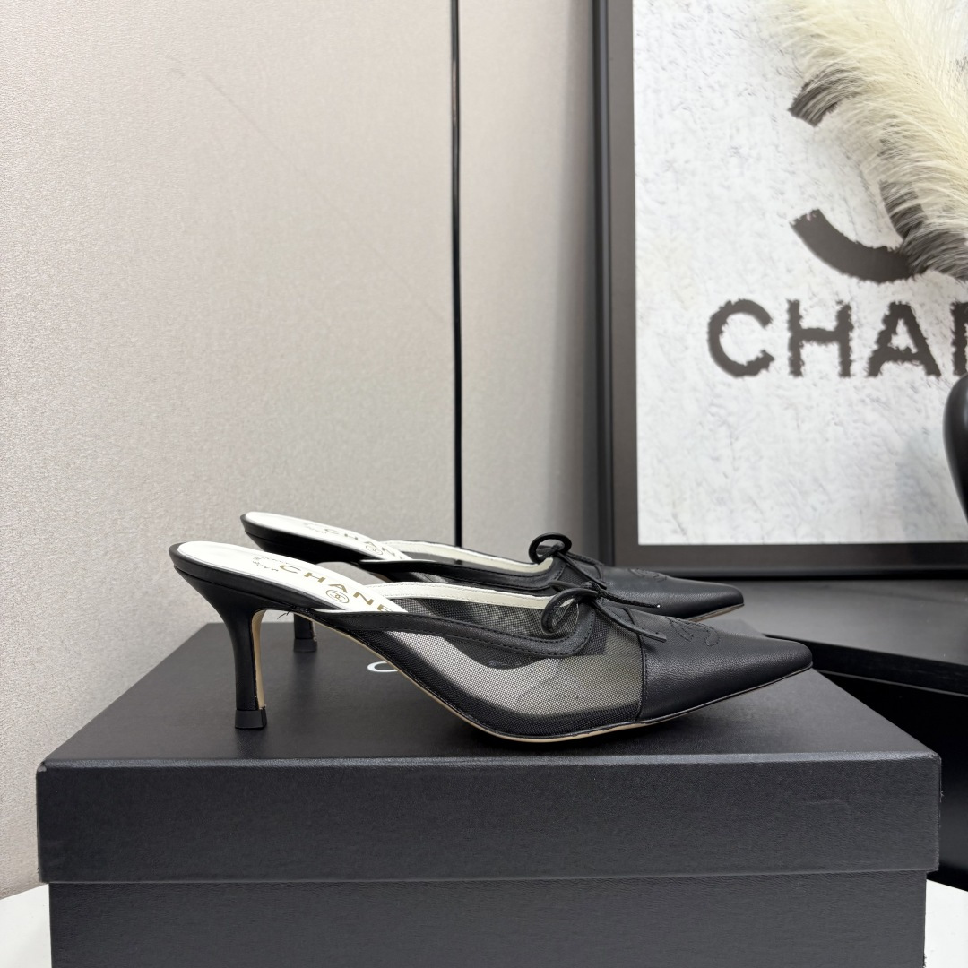 NO:421110,2025★★★★★★ Many celebrities are here to watch, a versatile series that domestic and foreign bloggers are popular. A must-have for spring and summer wardrobe matching. Sandals are the first choice. Upper sheepskin inner lining: imported crystal sheepskin inner lining, original mold-open custom leather sole Shoe size: 35-39 (40, 41, custom-made, no return or exchange) Delivery luxury latest counter synchronous packaging, semi-torn high heels, sandals, high heels, sheepskin198609092025★★★★★ 众多明星网红上脚,国内外博主刷爆的一个百搭系列,春夏衣橱搭配必备 凉鞋首选. 鞋面羊皮  内里: 进口水晶羊皮内里 大底原版开模定制真皮底 鞋码: 35-39（40、41、定做不退换） 配送豪华最新专柜同步包装,半拖高跟鞋,sandals,high heels,sheepskin,Women's Shoes