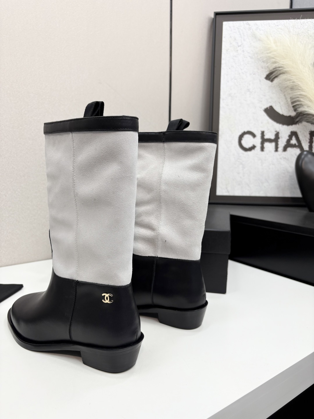 香奈儿短靴 - 秋冬必备のスタイリッシュな一足