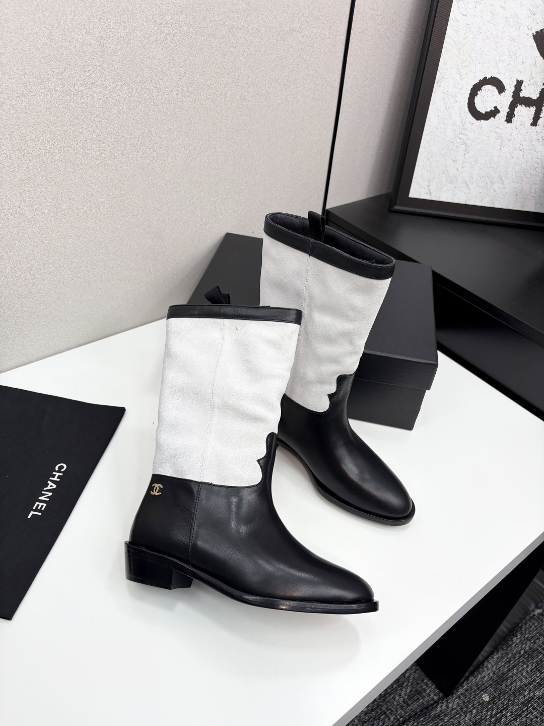 香奈儿短靴 - 秋冬必备のスタイリッシュな一足