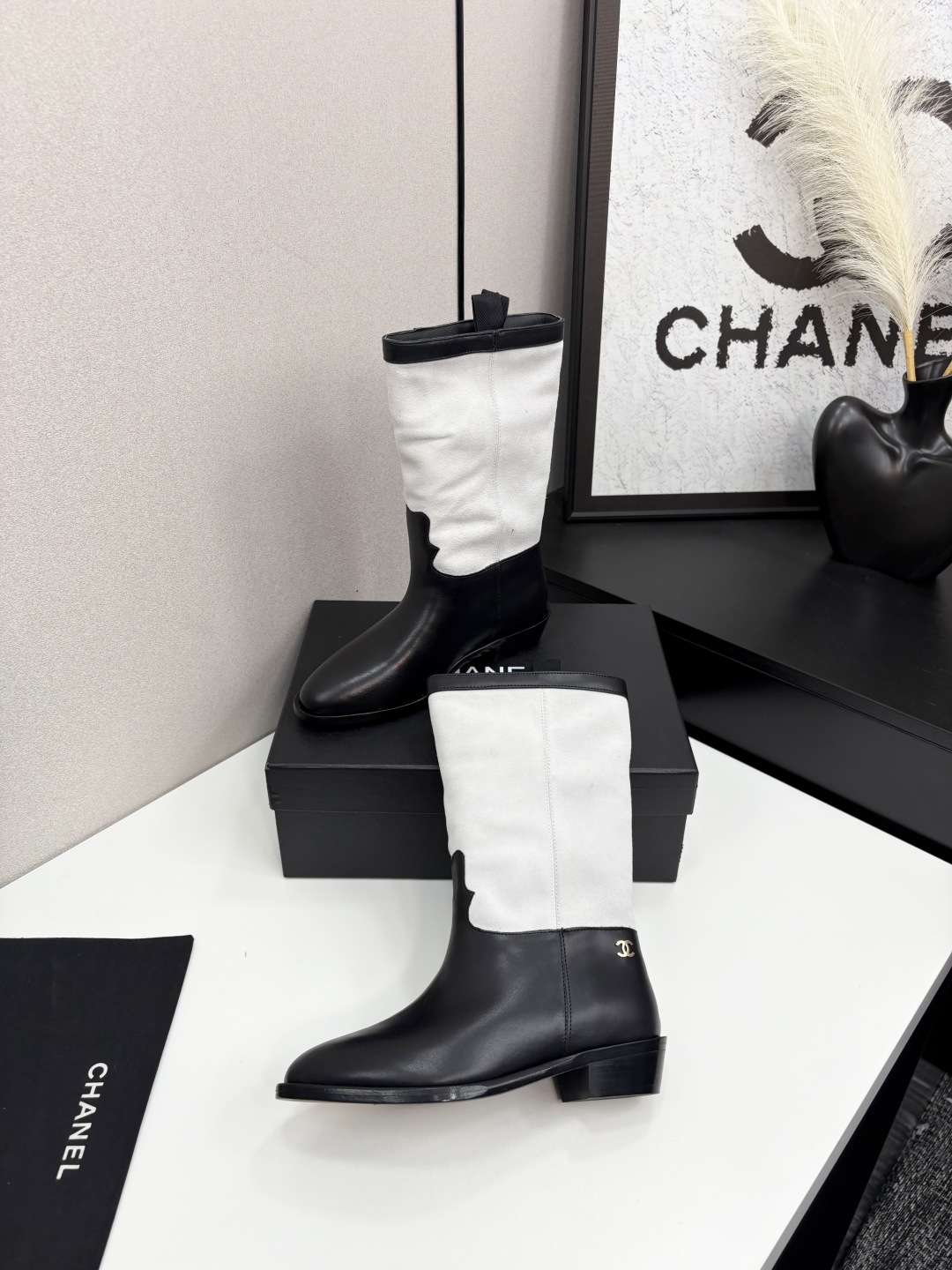 香奈儿短靴 - 秋冬必备のスタイリッシュな一足