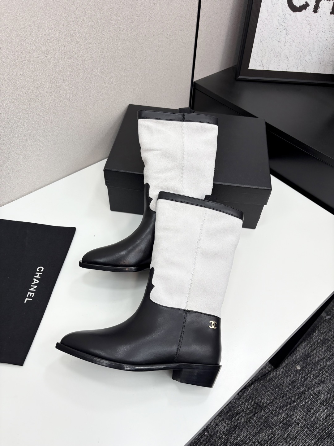 香奈儿短靴 - 秋冬必备のスタイリッシュな一足