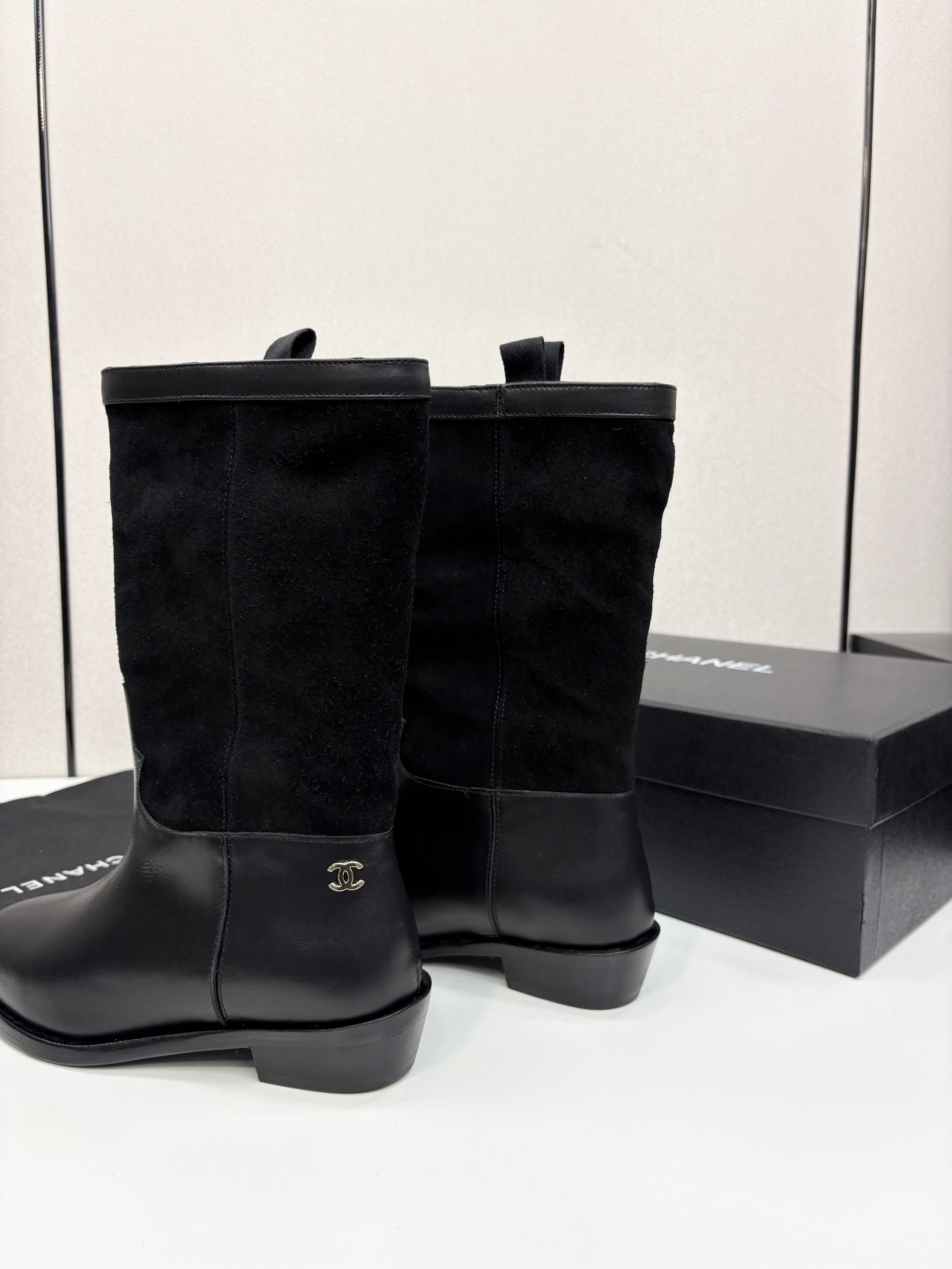 香奈儿小香短靴 - 秋冬必備のスタイルアイコン