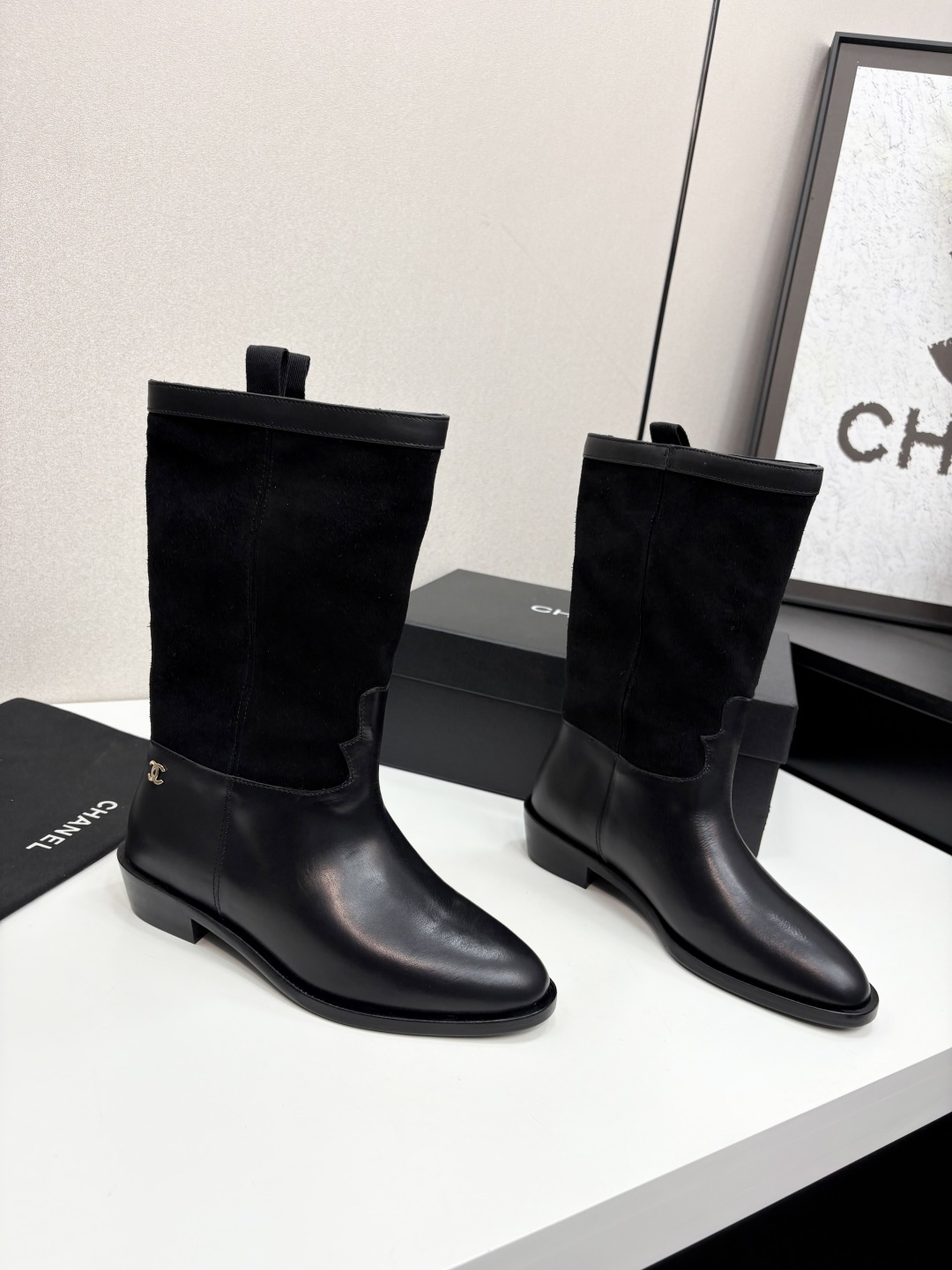 香奈儿小香短靴 - 秋冬必備のスタイルアイコン