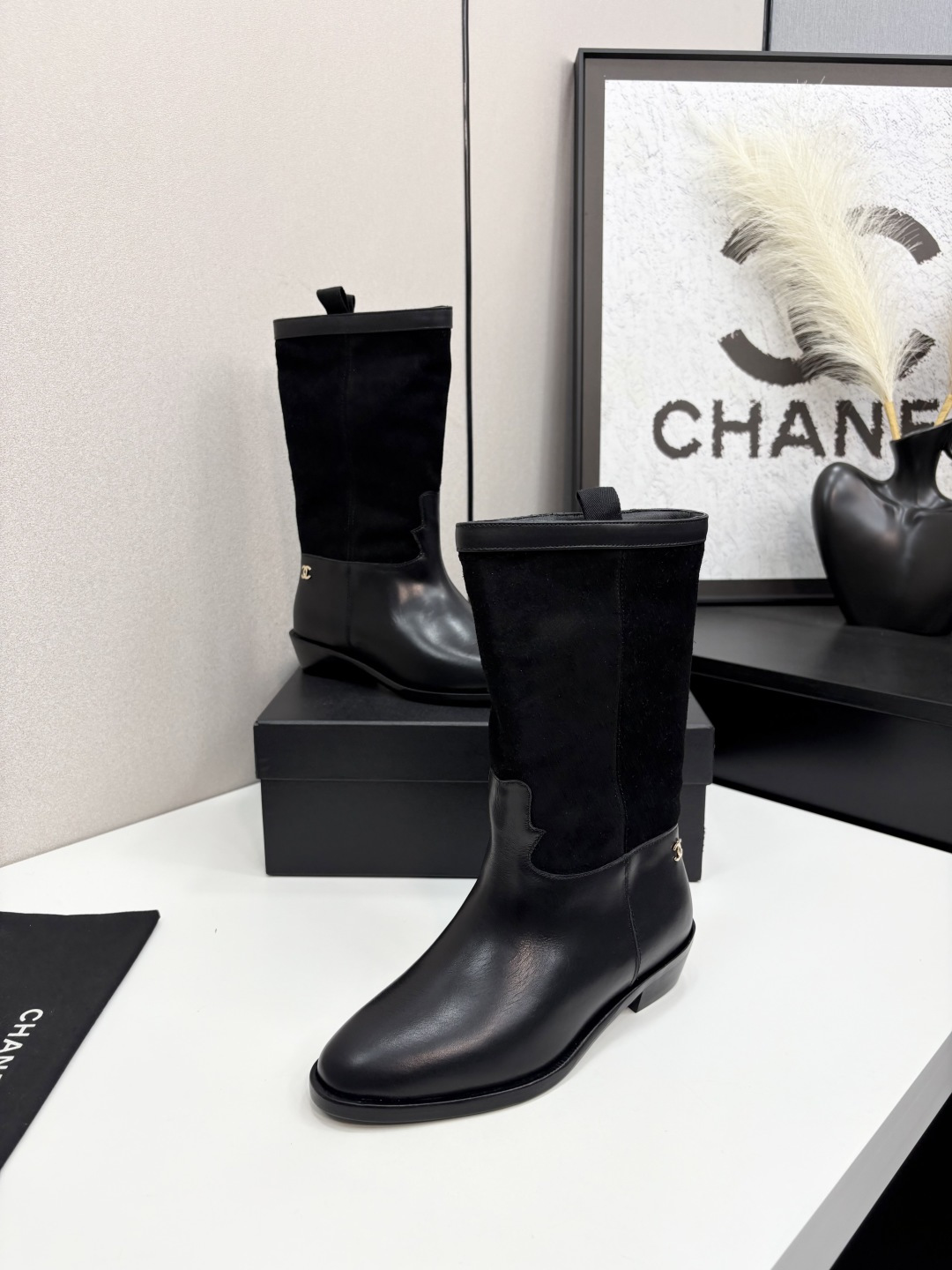 香奈儿小香短靴 - 秋冬必備のスタイルアイコン