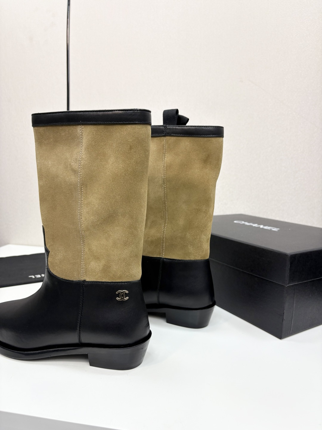 香奈儿短靴 秋冬必备のスタイリッシュアイテム