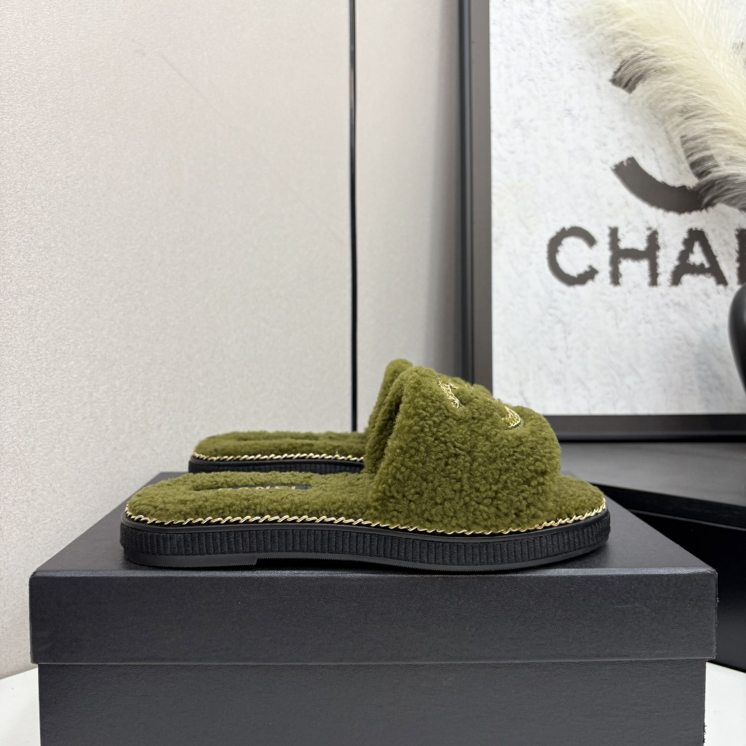 NO:443805,The latest color matching of Xiaoxiangjia hot products in 2025ss official website and Xiaohongshu are launched in a hotly manner, with an upgraded version of the workmanship, high quality!   The latest fashion trend chain fur drag, the super versatile warm sole on the feet, the heroine's favorite [Fireworks] [Fireworks] Upper wool, inner wool, rubber outsole, size 35-41, [Note 40+41 customized], fur shoes, chanel198609092025sss官网、小红书同步最新配色小香家爆款火热上线,做工升级版,高品质！  时尚潮流最新款链条毛毛拖,上脚超百搭暖底,女主们的最爱[烟花][烟花] 鞋面羊毛 内里羊毛 大底橡胶大底 码数35-41码,【注40+41订做】,毛毛鞋,chanel,Women's Shoes