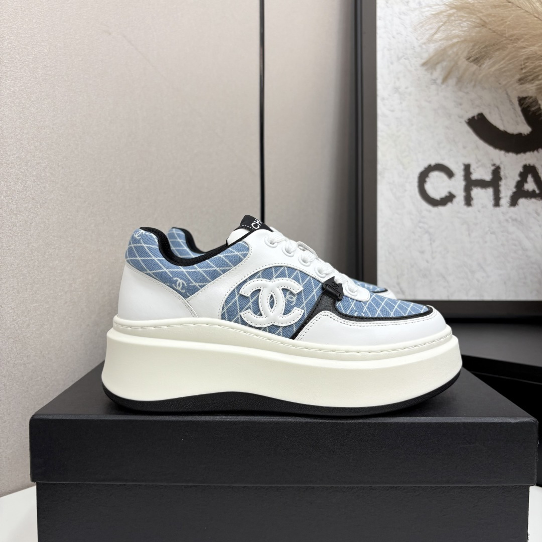 NO:443791,Chanel Chanel Panda Shoes!  Top casual sneakers for the 2025 counter This classic design; the upper is crafted and electric embroidered with various craftsmanship; the sole is fashionable and sporty; it is an extraordinary and has incorporated a variety of color matching elements... The diversified mix and match is very beautiful and versatile, casual, fashionable, sports, and outdoors can be taken into account... Go material The upper is made of original imported silk cowhide + original tarp + original head cowhide The inner part is made of original sheepli + net Outsole based on original TPU combination sole The counter is made of high-quality packaging for women 35–41, casual shoes/sports shoes, chanel, chanel, sneakers, cowhide19860909Chanel香奈儿熊猫鞋！2025专柜顶级休闲款运动鞋 这款经典设计；鞋面多种工艺电绣的风格；大底却时尚运动；不平凡的拥入了多种配色元素…… 多元化混搭非常好看百搭,休闲,时尚,运动,户外都能兼顾…… Go 材料 鞋面采用 原版进口头层丝绸牛皮+原版防水布+原版头层牛皮 内里采用 原版羊里+网 大底根据 原版TPU组合大底 专柜精品包装全套女35–41,休闲鞋/运动鞋,chanel,chanel,sneakers,cowhide,Women's Shoes
