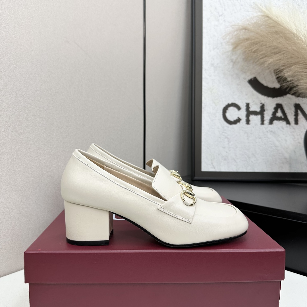 NO:592530,New product, original last development, synchronized with counters. Fabric, mixed sheepskin' lining, sheepskin outsole·genuine leather outsole 34-42 (34.40.41.42 customized) Heel height, 5.5cm Leather soles, high heels, loafers, loafers, high heels, sheepskin, Leather soles19860909新品,原版楦形开发、专柜同步 面料,混种羊皮‘ 内里,羊皮 大底·真皮大底 34－42(34.40.41.42定做) 跟高,5.5cm 皮底,,高跟鞋乐福鞋,loafers,high heels,sheepskin,Leather soles,Women's Shoes