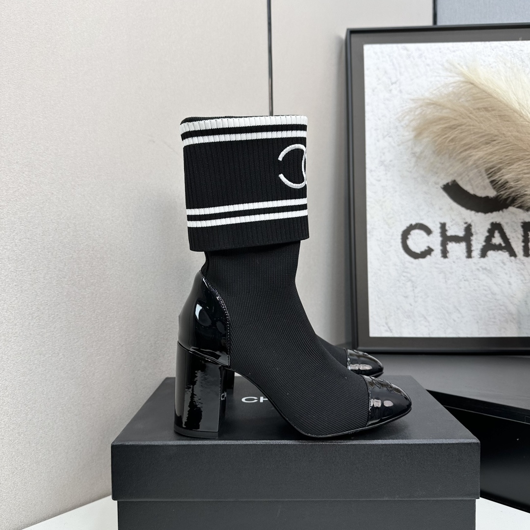 p300 Chanel Chanel Xiaoxiang 25Ss calcetines y botas de tacón grueso Xiaoxiang de otoño e invierno. Los calcetines está…
