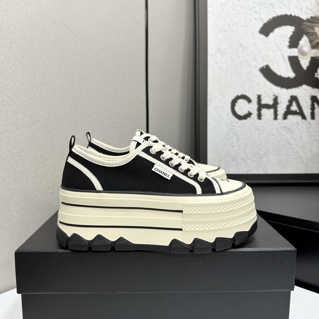 NO:616165,Chanel Chanel panda shoes!  2025 counter top casual sports shoes This classic design; the upper is in the style of electric embroidery with various craftsmanship; the outsole is fashionable and sporty; the outsole is unusually incorporated with a variety of color matching elements... The diversified mix and match is very good-looking and versatile, casual, fashionable, sports, and outdoor can be taken into account... Go material The upper is made of original imported first-layer silk cowhide + original waterproof cloth + original first-layer cowhide. The lining is made of breathable mesh lining. The outsole is based on the original TPU combination outsole.  Counter boutique package complete set for women 35-41, casual shoes/sports shoes, chanel, chanel, sneakers, cowhide19860909Chanel香奈儿熊猫鞋！2025专柜顶级休闲款运动鞋 这款经典设计；鞋面多种工艺电绣的风格；大底却时尚运动；不平凡的拥入了多种配色元素…… 多元化混搭非常好看百搭,休闲,时尚,运动,户外都能兼顾…… Go 材料 鞋面采用 原版进口头层丝绸牛皮+原版防水布+原版头层牛皮 内里采用 透气网里 大底根据 原版TPU组合大底 专柜精品包装全套女35–41,休闲鞋/运动鞋,chanel,chanel,sneakers,cowhide,Women's Shoes