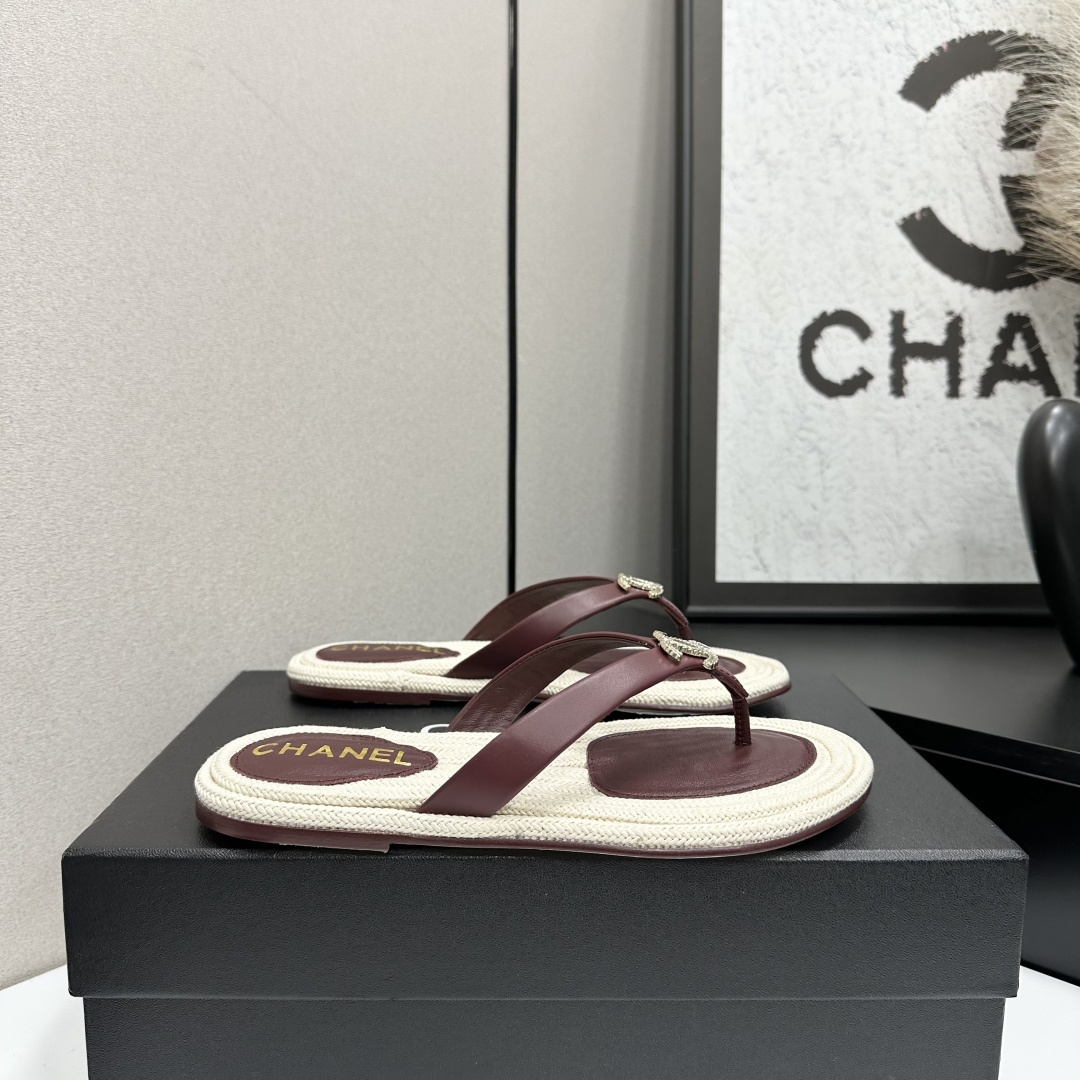 NO:668884,2025 Xiaoxiang is a must-have item for autumn and winter this season!  !  Chanel's autumn and winter heavy industry hot styles are highly recommended by Xiaohongshu. They look good no matter how you match them. They are a must-have for fashion. Ms. Chanel loves simple and irresistible combinations to show her unique dressing style. She can mix and match freely to shine and follow the fashionable steps of her grandma!  !  !  Exquisite details. Zoom in to see the original molded hardware buckle. The top version is made at the purchasing level★ The upper is made of original cowhide, sheepskin lining, feet, original molded leather outsole, size 35-39 (customized 40, 41, split-toe shoes, chanel, cowhide, sheepskin, Leather soles198609092025小香 本季秋冬季必备单品！！ 香奈儿秋冬重工爆款 小红书力推款,怎么搭配都好看,时髦精必备,香奈儿女士钟爱简约又难以抗拒系搭配展现与众不同的穿搭风格、自由混搭闪耀到位跟紧香奶奶时尚步伐！！！精致细节放大看原版开模五金扣 顶级版本代购级别打造★鞋面采用原版牛皮,羊皮内里,垫脚,原版开模真皮大底,码数35-39（40、41定做,分趾鞋,chanel,cowhide,sheepskin,Leather soles,Women's Shoes