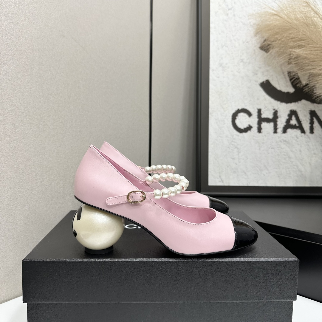 NO:668894,2025★★★★★ Many celebrities and Internet celebrities are on their feet. This is a versatile series popularized by domestic and foreign bloggers. It is the first choice for spring and summer wardrobe. Exclusive to Xiangjia. Upper cowhide. Lining: Imported crystal sheepskin lining. Original molded outsole. Customized leather outsole. Shoe size: 35-39 (40, 41, custom-made, non-refundable), single shoes, chanel, cowhide, sheepskin, Leather soles.198609092025★★★★★ 众多明星网红上脚,国内外博主刷爆的一个百搭系列,春夏衣橱搭配必备 首选.香家专属 鞋面牛皮  内里: 进口水晶羊皮内里 大底原版开模定制真皮大底 鞋码: 35-39（40、41、定做不退换）,单鞋,chanel,cowhide,sheepskin,Leather soles,Women's Shoes