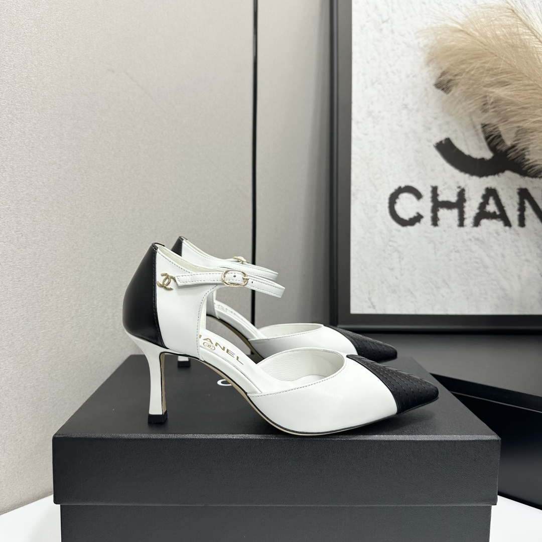 NO:668876,2025★★★★★ Many celebrity internet celebrities are on their feet, a versatile series popularized by domestic and foreign bloggers, a must-have for spring and summer wardrobes. Exclusive to Xiangjia. Upper sheepskin lining: Imported crystal sheepskin lining. Original molded outsole. Customized leather outsole. Shoe size: 35-39 (40, 41, custom-made, non-returnable), high-heeled sandals, chanel, sandals, high heels, sheepskin, Leather soles198609092025★★★★★ 众多明星网红上脚,国内外博主刷爆的一个百搭系列,春夏衣橱搭配必备 首选.香家专属 鞋面羊皮  内里: 进口水晶羊皮内里 大底原版开模定制真皮大底 鞋码: 35-39（40、41、定做不退换）,高跟鞋凉鞋,chanel,sandals,high heels,sheepskin,Leather soles,Women's Shoes