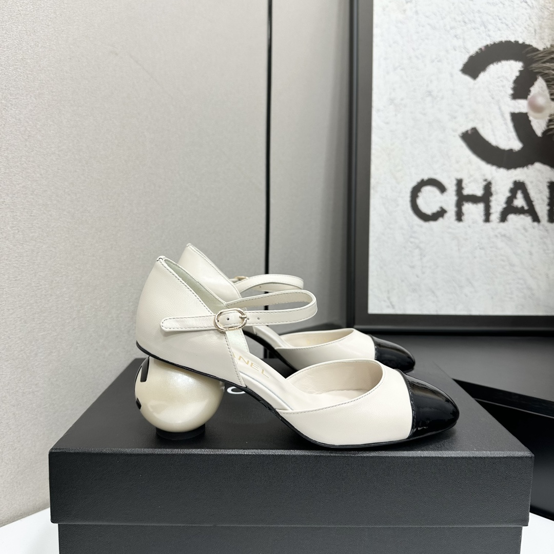 NO:681749,2025★★★★★ Many celebrity internet celebrities are on their feet, a versatile series popularized by domestic and foreign bloggers, a must-have for spring and summer wardrobes. Xiangjia exclusive upper cowhide lining: imported crystal sheepskin lining outsole original molded custom leather outsole Shoe size: 35-39 (40, 41, custom-made, non-refundable), sandals, chanel, sandals, cowhide, sheepskin, Leather soles198609092025★★★★★ 众多明星网红上脚,国内外博主刷爆的一个百搭系列,春夏衣橱搭配必备 首选.香家专属 鞋面牛皮  内里: 进口水晶羊皮内里 大底原版开模定制真皮大底 鞋码: 35-39（40、41、定做不退换）,凉鞋,chanel,sandals,cowhide,sheepskin,Leather soles,Women's Shoes