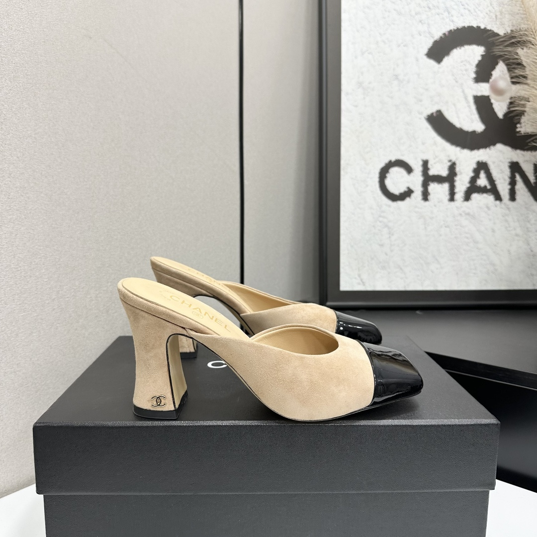 NO:747385,2026★★★★★ Many celebrities and internet celebrities are on their feet, a versatile series popularized by domestic and foreign bloggers, a must-have for spring and summer wardrobes. Exclusive to Xiangjia. Upper sheepskin lining: Imported crystal sheepskin lining. Original molded outsole. Customized leather outsole. Shoe size: 35-39 (40, 41, custom-made, non-refundable). Horse hair, high heels, chanel, high heels, sheepskin, Leather soles.198609092026★★★★★ 众多明星网红上脚,国内外博主刷爆的一个百搭系列,春夏衣橱搭配必备 首选.香家专属 鞋面羊皮  内里: 进口水晶羊皮内里 大底原版开模定制真皮大底 鞋码: 35-39（40、41、定做不退换） 马毛,高跟鞋,chanel,high heels,sheepskin,Leather soles,Women's Shoes