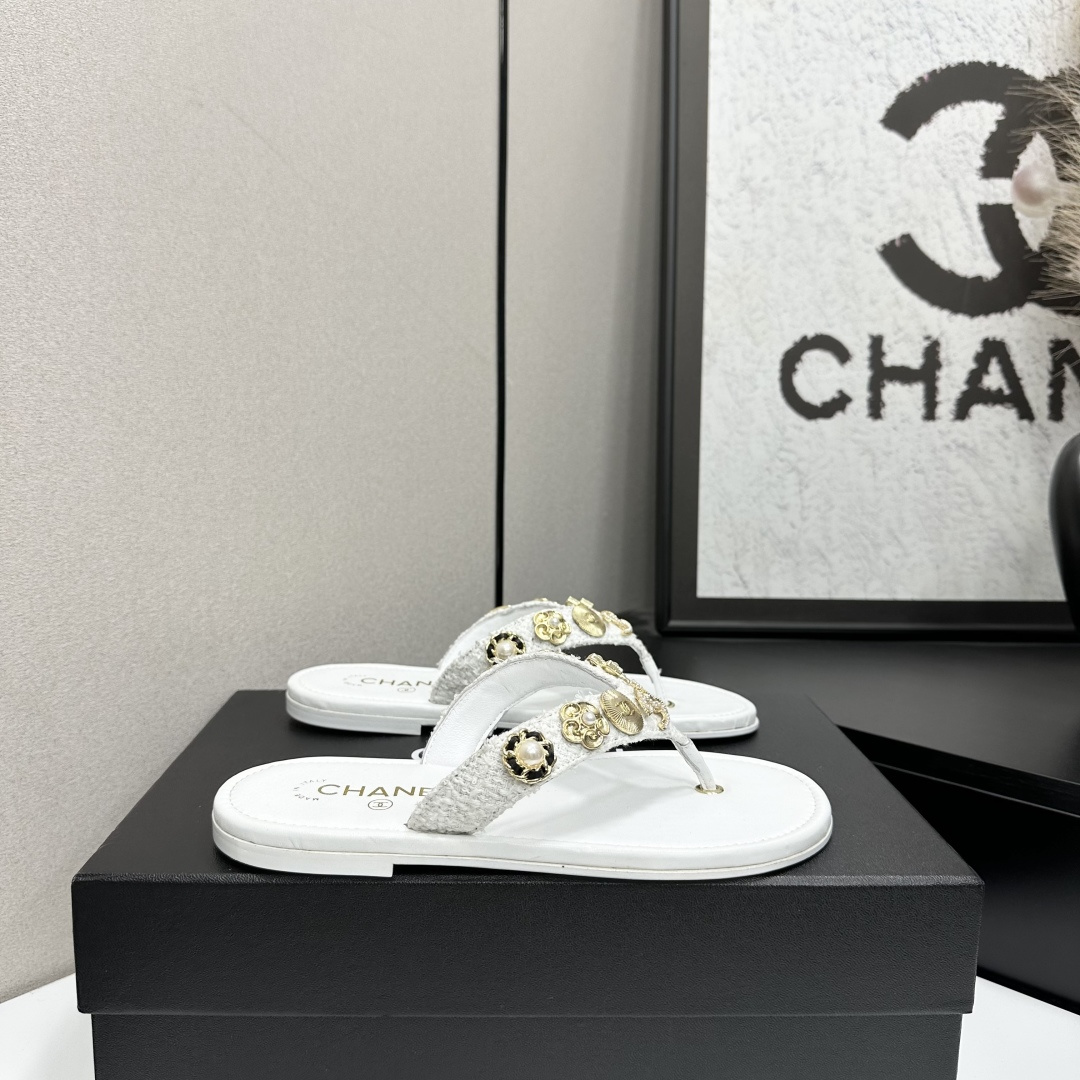 NO:710900,2025★★★★★ Many celebrities and internet celebrities are on their feet. This is a versatile series popularized by domestic and foreign bloggers. It is the first choice for spring and summer wardrobe must-have sandals. Upper imported sheepskin lining: imported crystal sheepskin lining outsole original molded custom leather sole Shoe size: 35-39 (34, 40, 41, customized, non-returnable) Delivery of luxurious and latest counter simultaneous packaging, split-toe shoes, sandals, sheepskin198609092025★★★★★ 众多明星网红上脚,国内外博主刷爆的一个百搭系列,春夏衣橱搭配必备 凉鞋首选. 鞋面进口羊皮  内里: 进口水晶羊皮内里 大底原版开模定制真皮底 鞋码: 35-39（34、40、41、定做不退换） 配送豪华最新专柜同步包装,分趾鞋,sandals,sheepskin,Women's Shoes