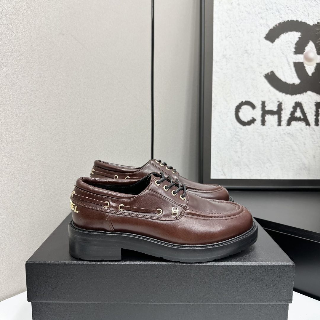 NO:710892,Chanel's vintage chain classic retro sheepskin loafers. Upper design ~ retro shoe shape ~ super fragrant grandma's style ~ comfortable on the feet ~ versatile for commuting ~ worn barefoot or with mid-calf socks, skirts and trousers, they are incomparably beautiful ~ full of high-end feel ~ super durable. Specific sheepskin surface. Mixed sheepskin lining. Soft, sweat-absorbent and breathable. Exclusive original 1:1 mold development ~ long-lasting and non-softening. Italian imported rubber outsole  Size35-39 (40/41 customized, non-returnable), loafers, chanel, loafers, skirts, sheepskin19860909香奈儿中古链条经典复古羊皮乐福鞋 鞋面设计～复古的鞋型～超有香奶奶家的调调～上脚舒服～通勤百搭～光脚穿或搭配中筒袜 配裙子 裤子 都是无敌美～满满高级感～超级耐看 特定羊皮面 混种羊皮内里 柔软吸汗透气 独家原版1:1开模开发 ～持久不软化 意大利进口橡胶大底 Size35-39（40/41定做不退换）,乐福鞋,chanel,loafers,skirts,sheepskin,Women's Shoes