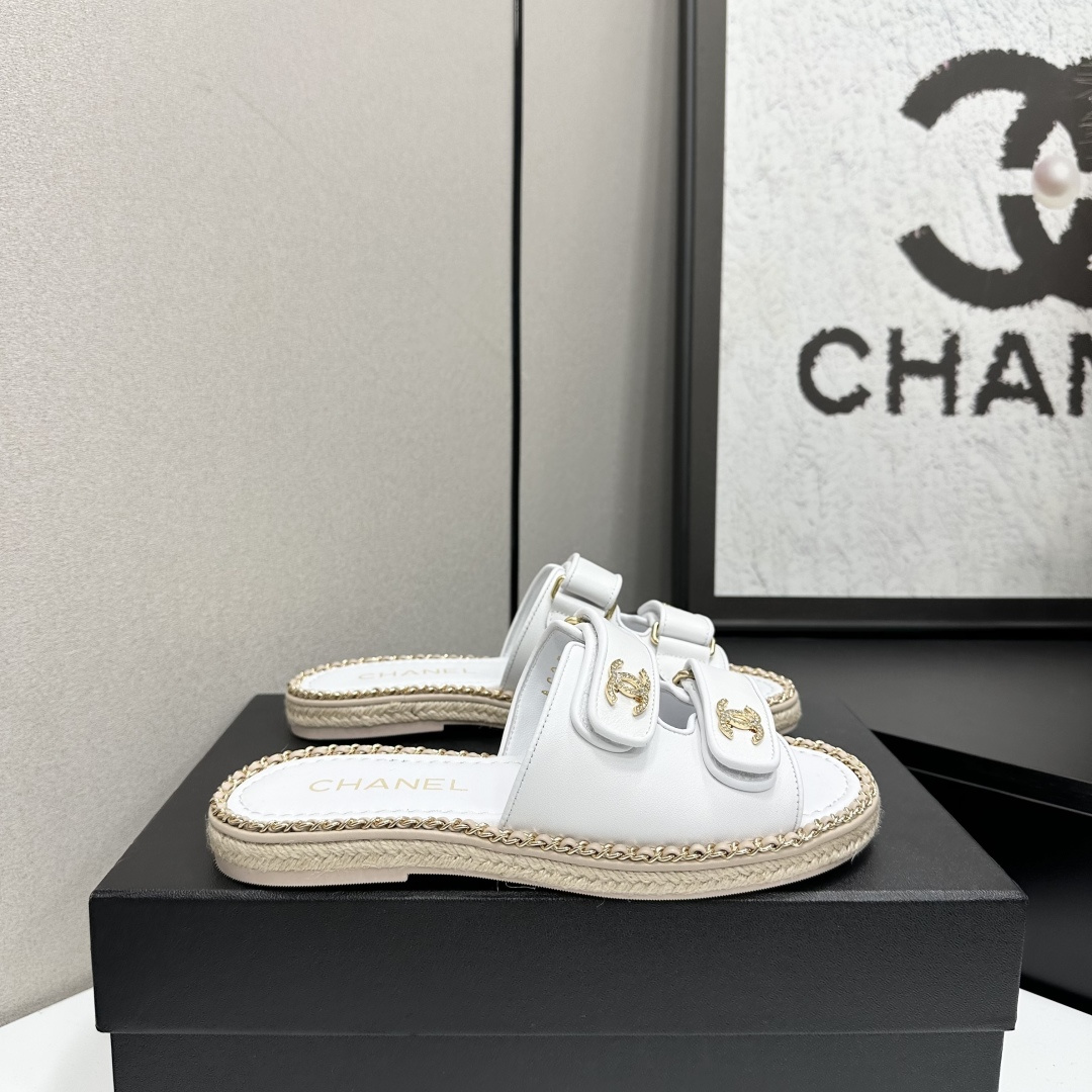 NO:710882,2025★★★★★ Many celebrities and Internet celebrities are on their feet. A versatile series popularized by domestic and foreign bloggers. It is the first choice for spring and summer wardrobe must-have sandals. Upper sheepskin (sheepskin) lining: imported crystal sheepskin lining outsole original molded custom leather sole shoe size: 35-39 (34, 40, 41, custom-made, non-refundable)  Delivery of luxury latest counters with simultaneous packaging, slippers, sandals, slippers, sheepskin, sheep198609092025★★★★★ 众多明星网红上脚,国内外博主刷爆的一个百搭系列,春夏衣橱搭配必备 凉鞋首选. 鞋面羊京（羊皮）  内里: 进口水晶羊皮内里 大底原版开模定制真皮底 鞋码: 35-39（34、40、41、定做不退换） 配送豪华最新专柜同步包装,拖鞋,sandals,slippers,sheepskin,sheep,Women's Shoes