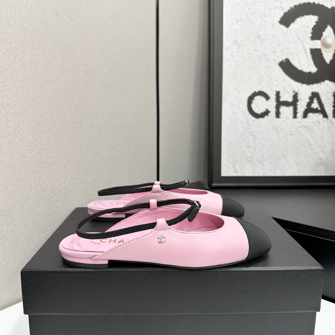 NO:710878,2026★★★★★ Many celebrities and internet celebrities are on their feet, a versatile series popularized by domestic and foreign bloggers, the first choice for spring and summer wardrobe must-have sandals. Upper sheepskin) Lining: Imported crystal sheepskin lining Outsole original molded custom leather sole Shoe size: 35-39 (34, 40, 41, custom-made, non-refundable) Delivery of luxurious and latest counters with simultaneous packaging, semi-trailers, sandals, sheepskin198609092026★★★★★ 众多明星网红上脚,国内外博主刷爆的一个百搭系列,春夏衣橱搭配必备 凉鞋首选. 鞋面羊皮）  内里: 进口水晶羊皮内里 大底原版开模定制真皮底 鞋码: 35-39（34、40、41、定做不退换） 配送豪华最新专柜同步包装,半拖,sandals,sheepskin,Women's Shoes