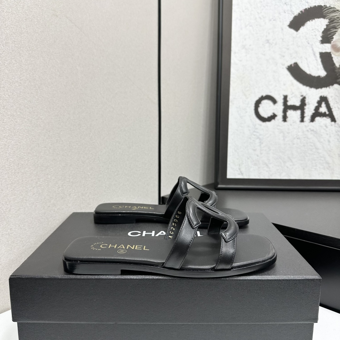 NO:789796,Flat high heels 2056★★★★★ worn by many celebrities and Internet celebrities, a versatile series popularized by domestic and foreign bloggers, the must-have sandals for spring and summer wardrobes. Designed exclusively by Xiangjia. Upper sheepskin lining: imported crystal sheepskin lining outsole original molded custom leather outsole Shoe size: 35-39 (40, 41, custom-made, non-refundable)  Delivery of luxury latest counters with simultaneous packaging, slippers, chanel, slippers, sheepskin, Leather soles19860909平底高跟 2056★★★★★ 众多明星网红上脚,国内外博主刷爆的一个百搭系列,春夏衣橱搭配必备 凉拖首选.设计香家专属 鞋面羊皮  内里: 进口水晶羊皮内里 大底原版开模定制真皮大底 鞋码: 35-39（40、41、定做不退换） 配送豪华最新专柜同步包装,拖鞋,chanel,slippers,sheepskin,Leather soles,Women's Shoes