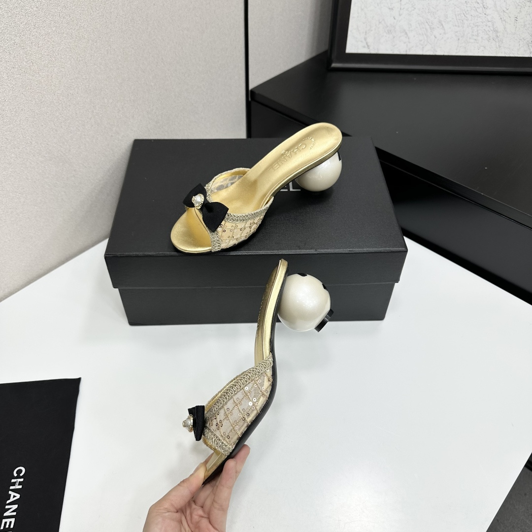 Женские туфли с бисером и оригинальной платформой Chanel