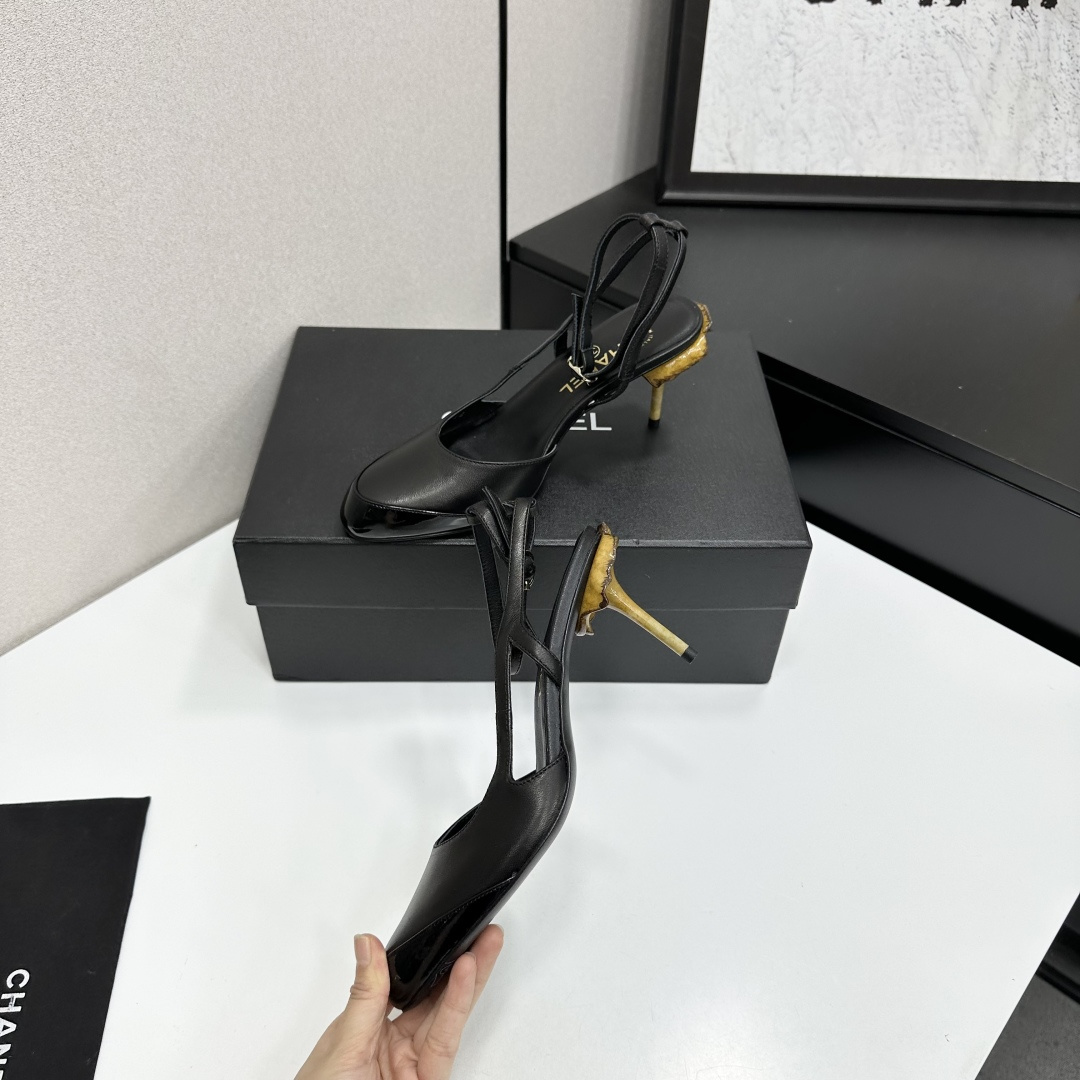 Чёрные туфли на шпильке Chanel
