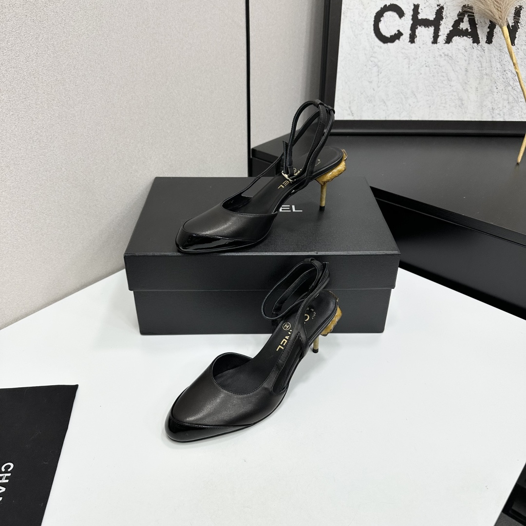 Чёрные туфли на шпильке Chanel