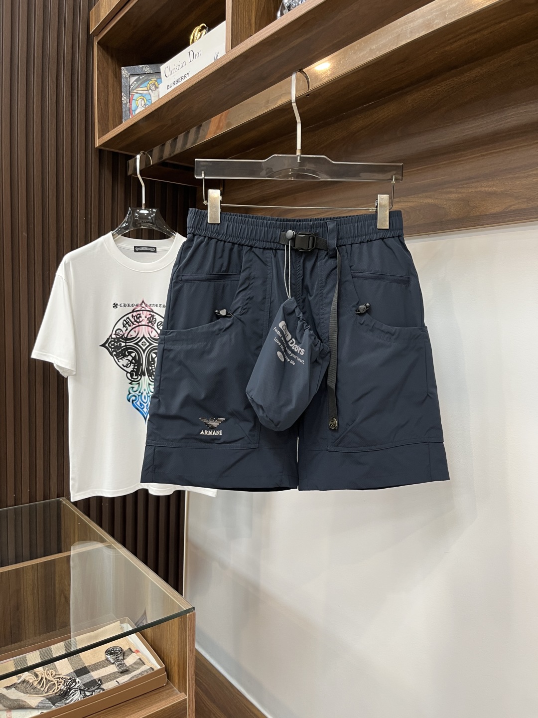 “Armani Amani Recreational Shorts: Custom Air-Smuggling Fabric for Ultimate Comfort and Style” - 图片 2