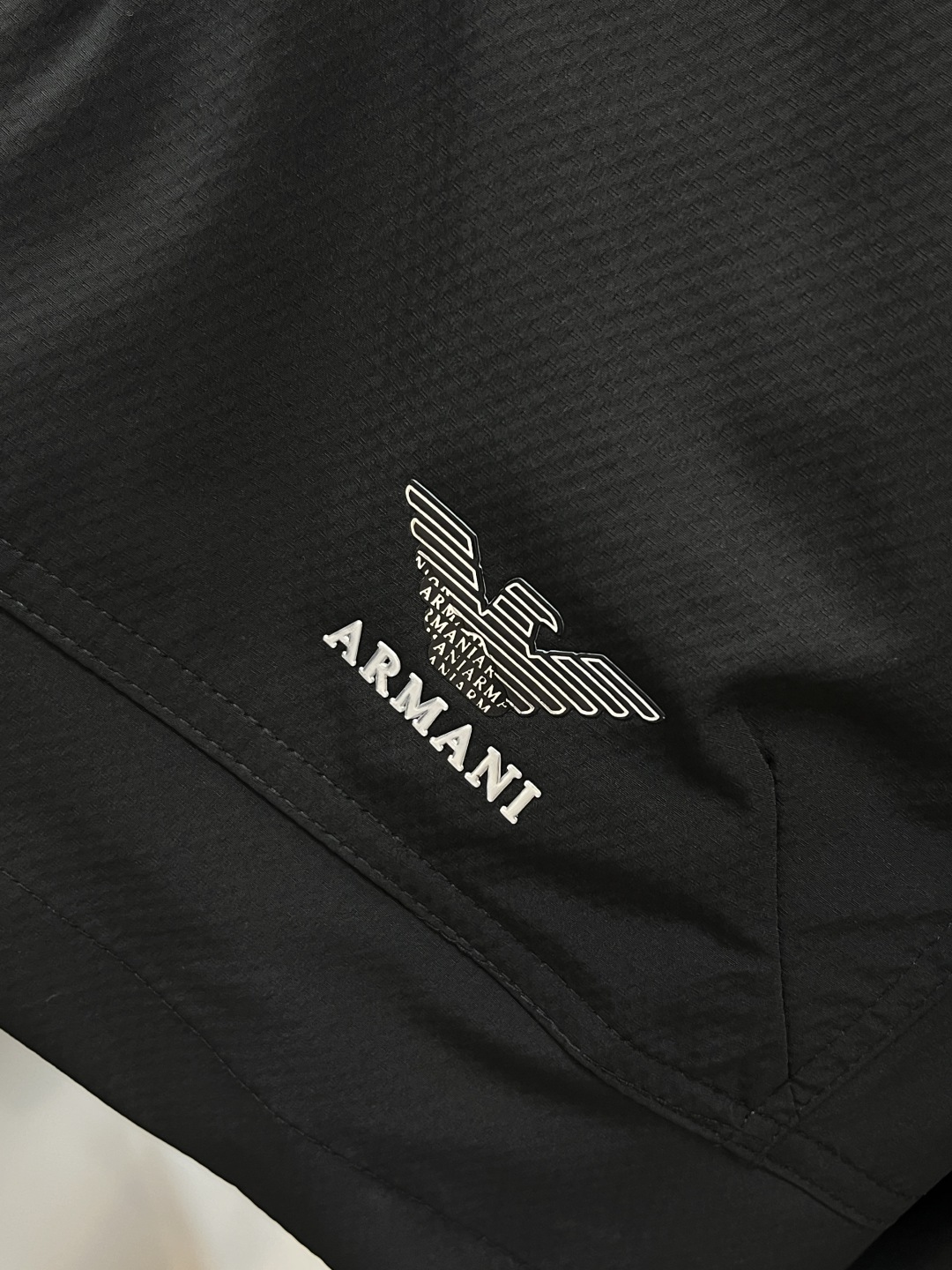 “Armani Amani Recreational Shorts: Custom Air-Smuggling Fabric for Ultimate Comfort and Style” - 图片 7