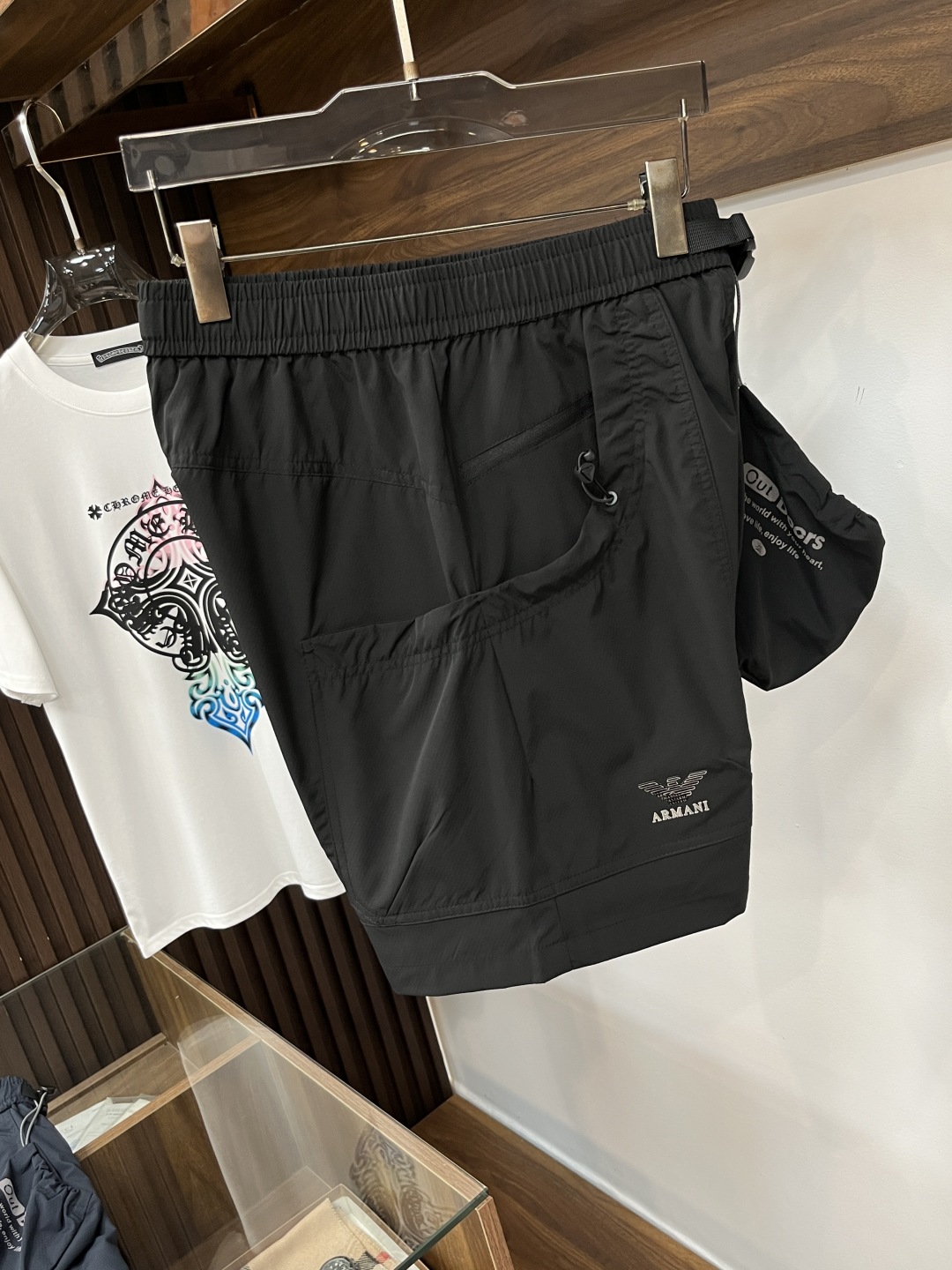 “Armani Amani Recreational Shorts: Custom Air-Smuggling Fabric for Ultimate Comfort and Style” - 图片 5