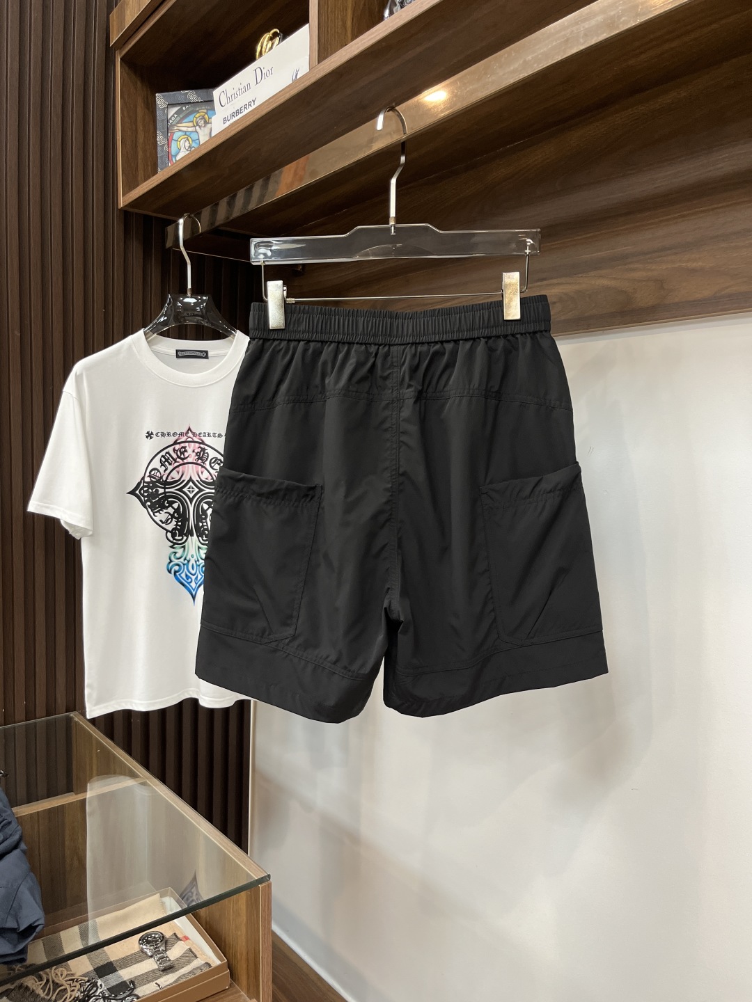 “Armani Amani Recreational Shorts: Custom Air-Smuggling Fabric for Ultimate Comfort and Style” - 图片 4