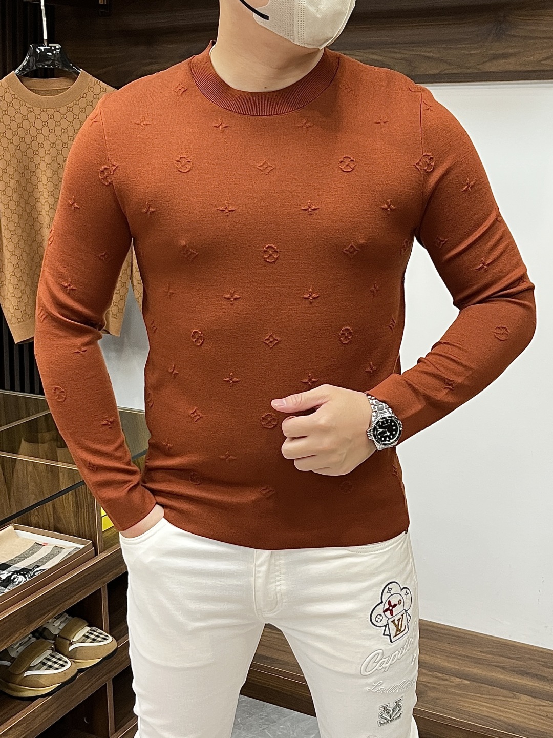 Louis Vuitton Pull en Laine Mérinos Marron avec Motifs Discrets | Coupe Slim