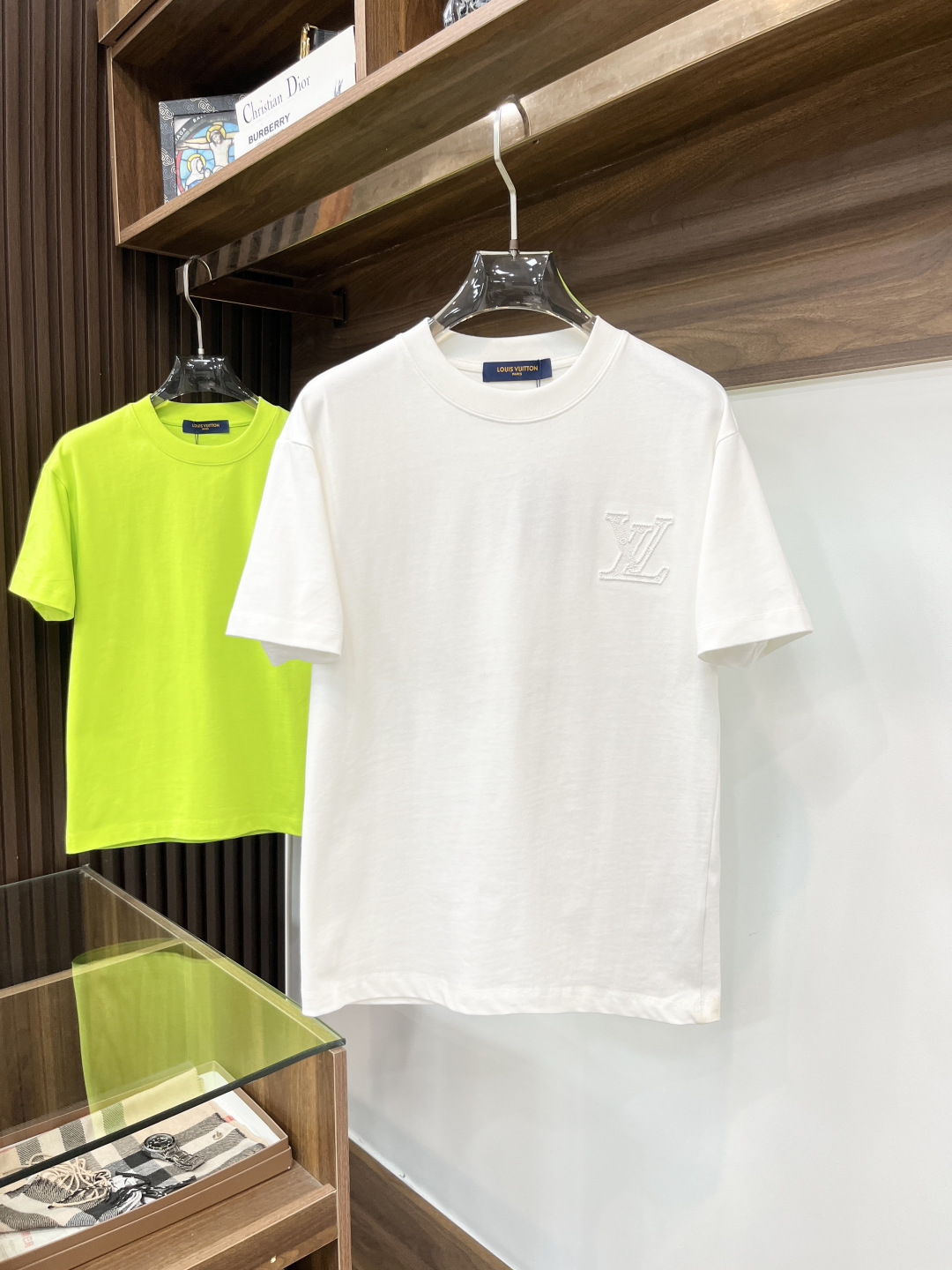 P70 LV Louis Vuitton Nuevo modelo de primavera Versión alta Nuevas mangas cortas casuales originales para hombres Perso…