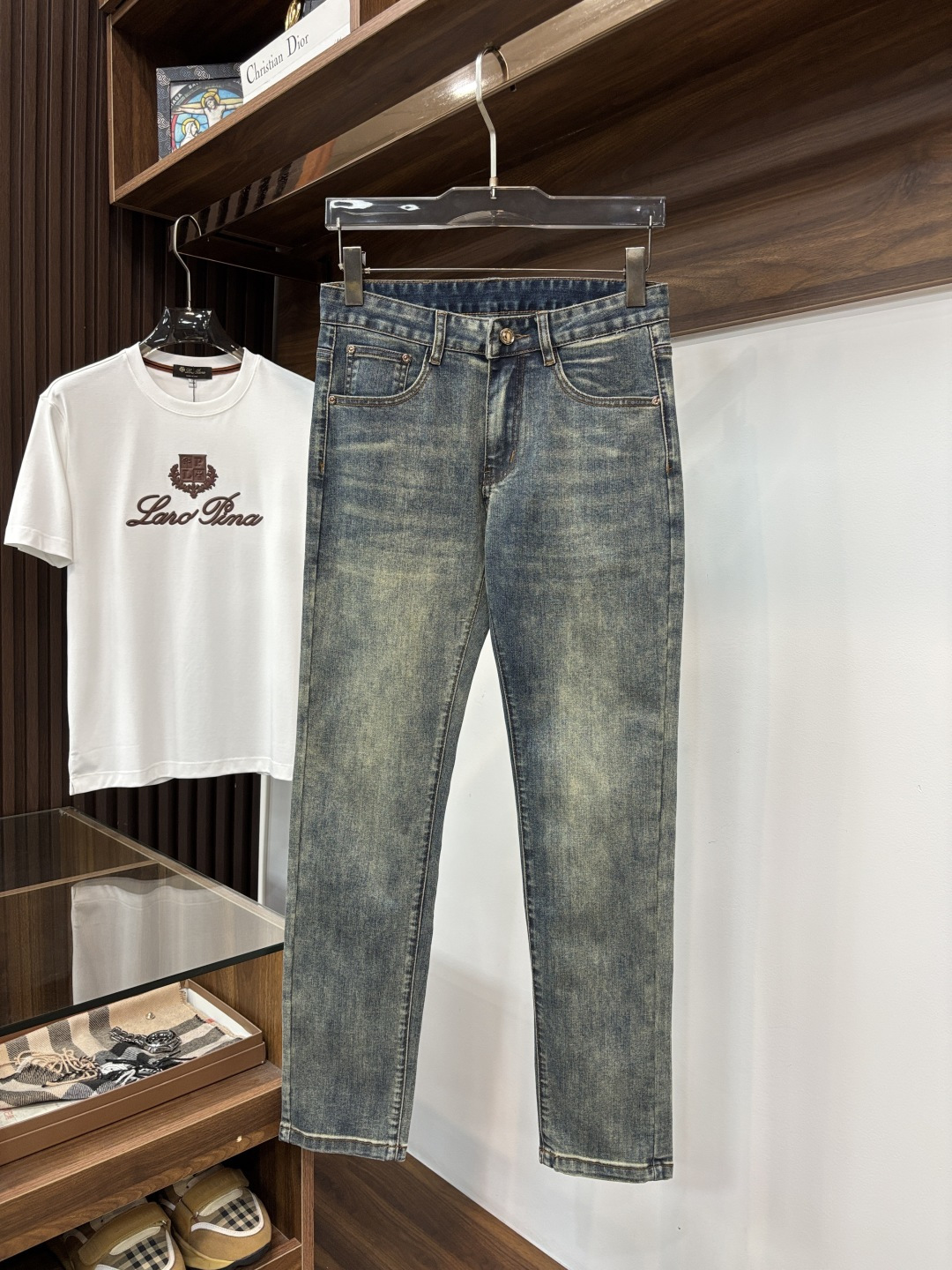 NO:831840,[GUCCI Gucci] Spring new style 2026 official website high-end new products original order few handsome jeans, 100% original order versatile artifact!  This year's latest popular style design is made of denim fabric made of imported Turkish cotton. It is comfortable on the upper body and has a tall and stylish tailoring design!  Low-key yet luxurious, with a super-feeling upper body that is exquisite and lively, simplicity is beauty. It is perfect for everything, a must-have item for handsome men!  Original logo, personality, fashion, charm, size 29-38,,gucci,jeans,19860909【GUCCI 古琦】开春新款 2026官网高端新品原单少数帅爆牛仔裤,百分百原单 百搭神器！今年最新流行的风格设计款式,采用进口土耳其的棉花制作成的单宁布,上身舒适,剪裁设计挺拔有型！低调不失奢华 超有feel上身精致跃然,简单就是美.完爆一切,型男必备单品！原版logo个性 时尚 魅力码数29-38,,gucci,jeans,,Men's clothing