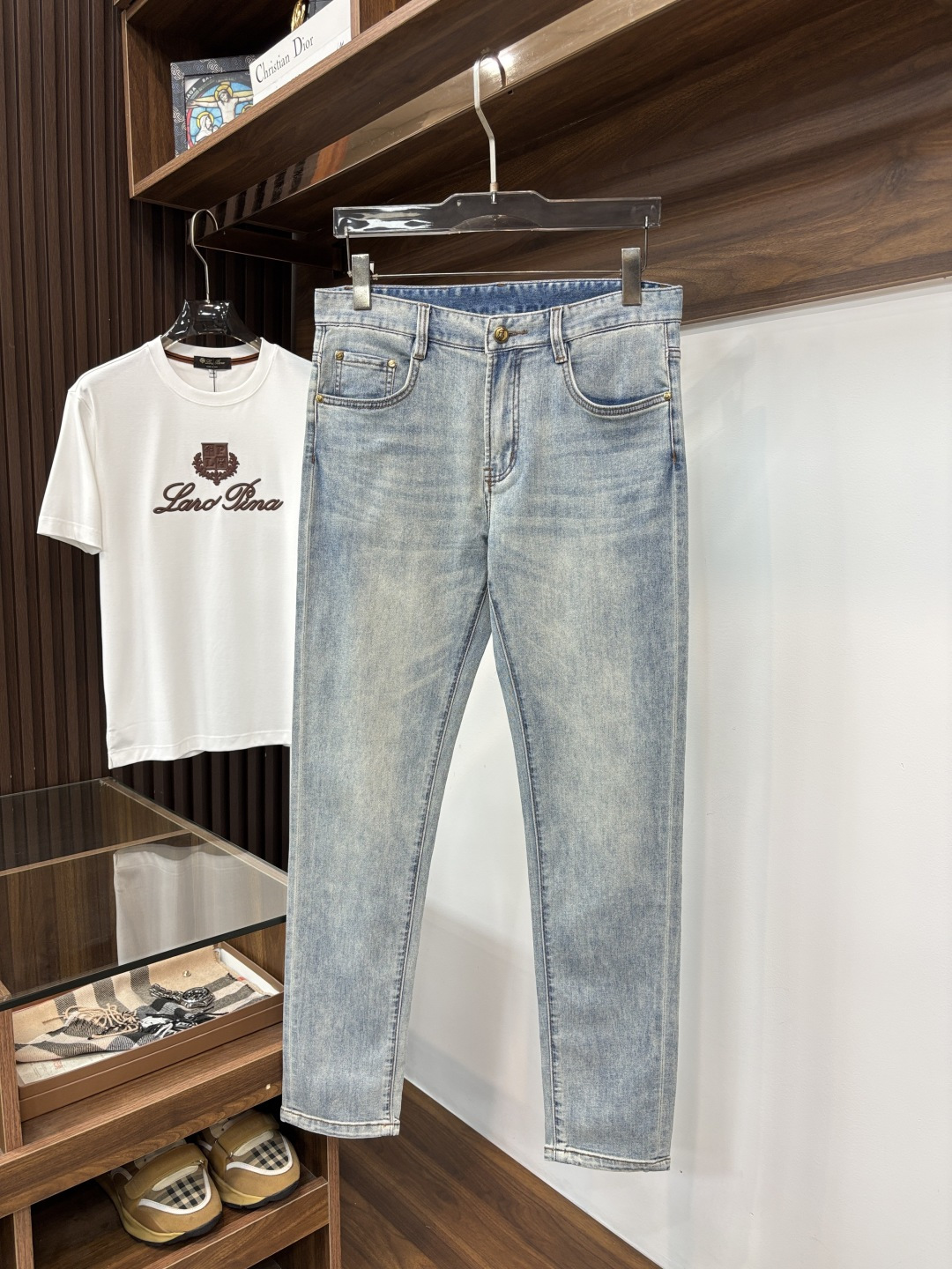 NO:831853,[POLO Paul] Spring new style 2026 official website high-end new products original order few handsome jeans, 100% original order versatile artifact!  This year's latest popular style design is made of denim fabric made of imported Turkish cotton. It is comfortable on the upper body and has a tall and stylish tailoring design!  Low-key yet luxurious, with a super-feeling upper body that is exquisite and lively, simplicity is beauty. It is perfect for everything, a must-have item for handsome men!  Original logo, personality, fashion, charm, size 29-38,,jeans,19860909【POLO 保罗】开春新款 2026官网高端新品原单少数帅爆牛仔裤,百分百原单 百搭神器！今年最新流行的风格设计款式,采用进口土耳其的棉花制作成的单宁布,上身舒适,剪裁设计挺拔有型！低调不失奢华 超有feel上身精致跃然,简单就是美.完爆一切,型男必备单品！原版logo个性 时尚 魅力码数29-38,,jeans,,Men's clothing