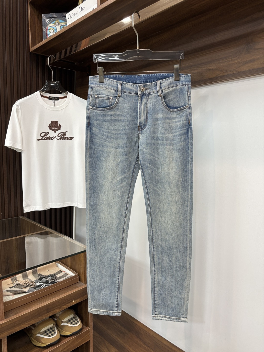 NO:831882,[BURBERRY] Spring new style 2026 official website high-end new products original order few handsome jeans, 100% original order versatile artifact!  This year's latest popular style design is made of denim fabric made of imported Turkish cotton. It is comfortable on the upper body and has a tall and stylish tailoring design!  Low-key yet luxurious, with a super-feeling upper body that is exquisite and lively, simplicity is beauty. It is perfect for everything, a must-have item for handsome men!  Original logo personality, fashion, charm, size 29-38,,burberry,burberry,jeans,19860909【BURBERRY 巴宝莉】开春新款 2026官网高端新品原单少数帅爆牛仔裤,百分百原单 百搭神器！今年最新流行的风格设计款式,采用进口土耳其的棉花制作成的单宁布,上身舒适,剪裁设计挺拔有型！低调不失奢华 超有feel上身精致跃然,简单就是美.完爆一切,型男必备单品！原版logo个性 时尚 魅力码数29-38,,burberry,burberry,jeans,,Men's clothing