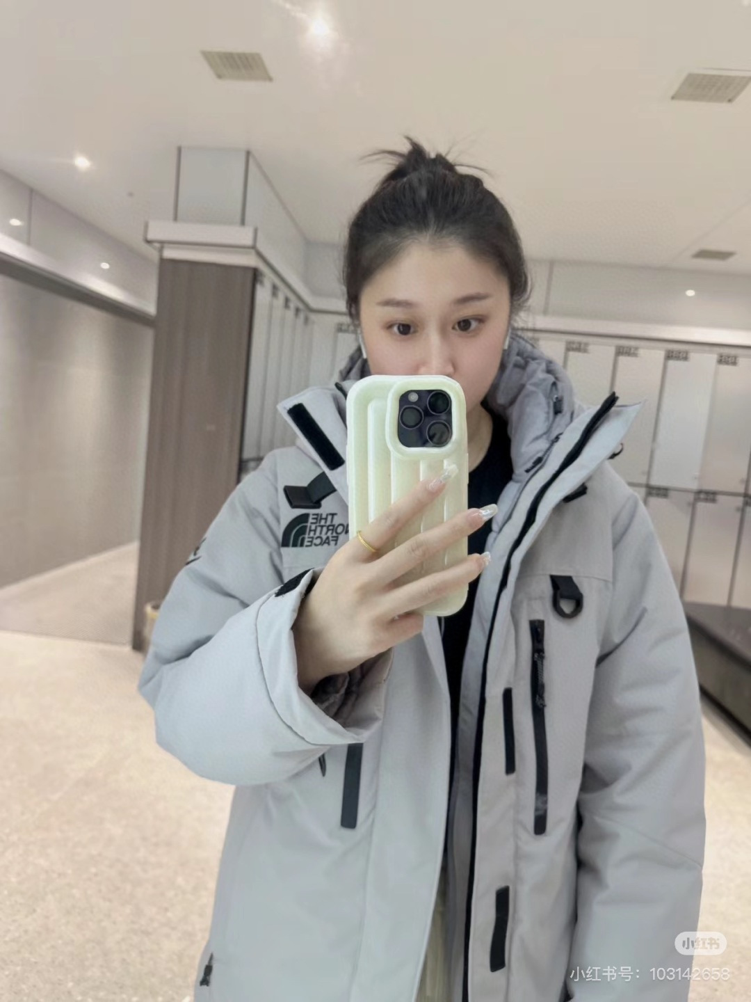 正品级💰680（下单备注颜色和码数！）三合一（内胆➕外套）
TNF 北面喜马拉雅三合一羽绒服 灰色GORE- TEX防风防水，外壳加厚  羽绒内胆轻薄  三效合一 ykk拉链无缝衔接，完美搭配。航天级，北面巅峰系列，三合一羽绒服。最强鸭绒冲锋衣，防风防雨，耐磨，多功能。
价格可以随意对比其他家 全网最低 东西跟市场流通货不是一种  
尺码：S M L XL XXL XXXL
颜色：黑色 藏蓝色 灰色