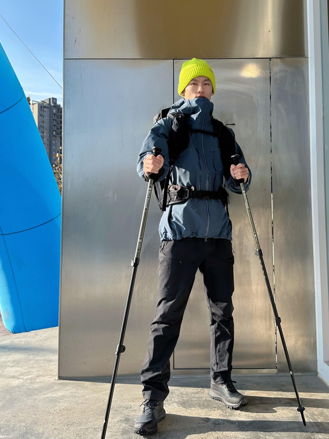 正品级💰550 凯乐石pro工厂直发25年新款【专供私域外贸实体】

颜色：旷凝紫、冰壶绿、岩石灰、矿石黑、青蔓绿、矢车菊蓝、军舰绿

     凯乐石KAILAS  MONT X-PRO 运动户外GORE-TEX PRO 3L防风防水轻量登山全天候 硬壳冲锋衣 男女同款
凯乐石mont-x  pro以更卓越的性能表现满足户外探险对防护性、轻量性和功能性的需求。经过精心升级的MONT X-PRO在具备更强防水性能的同时，进一步实现轻量化，搭载专业运动版型剪裁，显著提升运动的轻便性和灵活性，为高山运动提供全天候的保护和舒适穿着体验。

尺码：XS S M L XL XXL