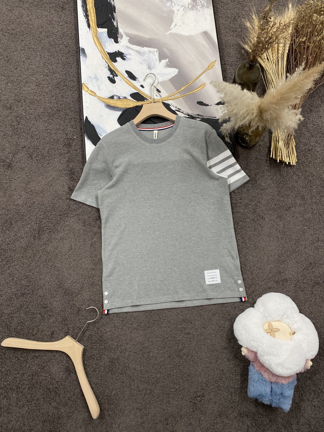 NO:506840,Street Spring and Summer/SS Latest TB Jacquard Four-Stripe Classic Beaded Short Sleeve Customized Original Floral Gray Percent Cotton Jacquard Four-Stripe Fabric, Classic Round Neck Shoulder Style, Decorated with the iconic wash mark in the lower left corner, Back collar Grosgrain three-color logo decoration, Classic and simple Flower Gray M~3XL, T-shirt, alexander wang19860909街 春夏/SS 最新TB 提花四条纹经典珠地短袖 定制原原级花灰百分棉提花四条纹面料,经典圆领正肩版型,左下角装饰标志性洗水标,后领罗缎三色标饰,经典简洁 花灰色M～3XL,,T-shirt,alexander wang,Men's clothing