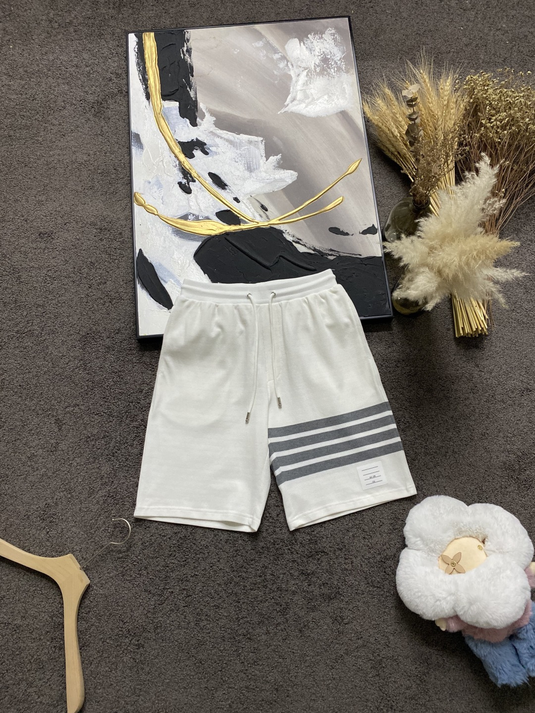 NO:506822,Street Spring/SS Latest TB Jacquard Four-Stripe Classic Beaded Shorts Customized Original Beautiful Percent Cotton Jacquard Four-Stripe Fabric, Classic Shorts Style, Signature Washing Mark with Left Front Leg Decoration, Three-Color Grosgrain Decoration on the Back Waist, Pendant Auxiliary Materials Original, Classic Simple Beautiful M~3XL, shorts, alexander wang19860909街 春夏/SS 最新TB 提花四条纹经典珠地短裤 定制原原级米白百分棉提花四条纹面料,经典短裤版型,左前腿装饰标志性洗水标,后腰罗缎三色标饰,吊坠辅料原原,经典简洁 米白M～3XL,,shorts,alexander wang,Men's clothing