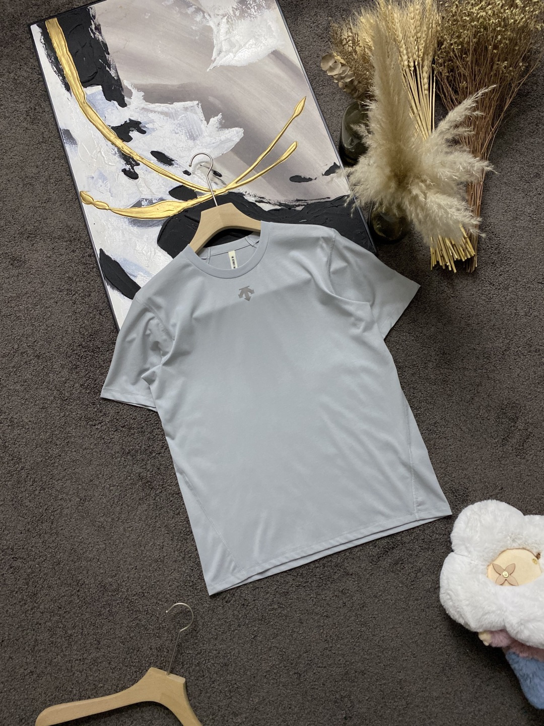 NO:452702,Street SS/Spring and Summer Di*Te Japanese simple design short-sleeved classic T-shirt Customized counter-level modal cool and light fabric, breathable and refreshing, and feel invincible. All sewing lines and details are all topped in place. This season's latest expensive cabinet, William Chan, the same style, imported silk screen printing technology LOGO, quality is in place, the details are known, the upper body is full of high-end feeling, simple and fashionable and versatile, must-have for summer. Blue-gray M~3XL, T-shirt, alexander wang19860909街 SS/春夏 迪*特日式简约设计短袖经典体恤 定制专柜级莫代尔凉感轻薄面料,透气冰爽,手感无敌.所有车缝走线,细节全部顶顶到位,本季最新贵柜陈伟霆同款,进口丝印技术LOGO,品质到位,细节版型上身就知,高级感满分,简约时尚百搭,夏日必备 青灰色M～3XL,,T-shirt,alexander wang,Men's clothing