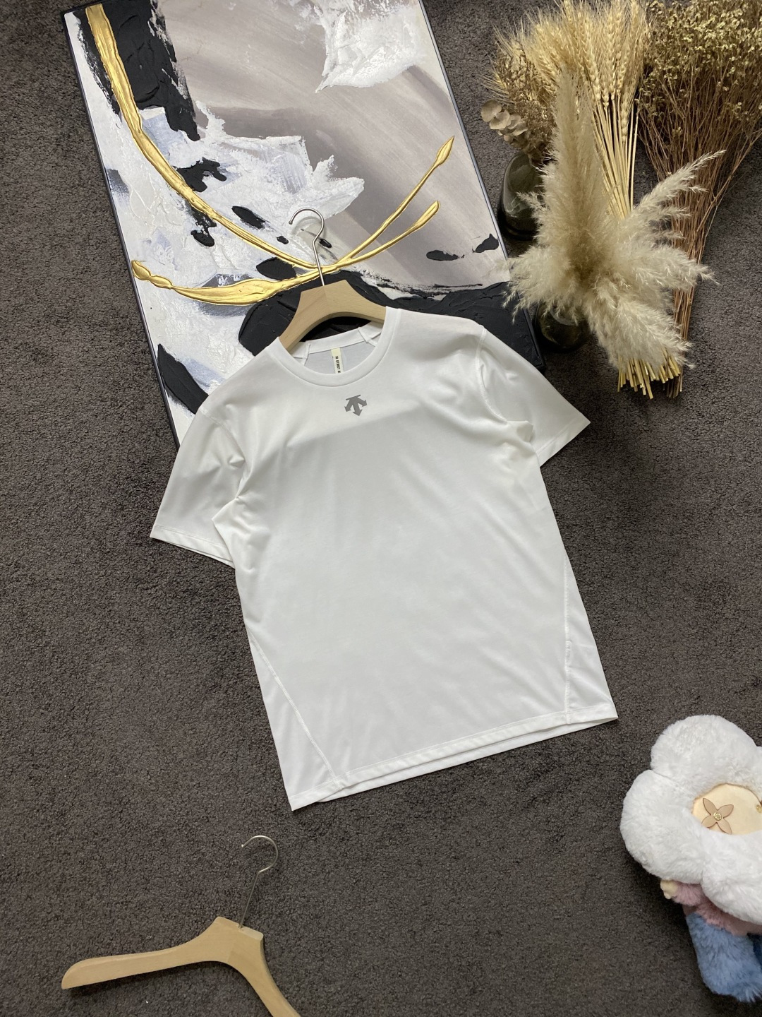 NO:452662,Street SS/Spring and Summer Di*Te Japanese simple design short-sleeved classic T-shirt Customized counter-level modal cool and light fabric, breathable and refreshing, and feel invincible. All sewing lines and details are all topped in place. This season's latest expensive cabinet, William Chan, the same style, imported silk screen printing technology LOGO, quality is in place, the details are known, the upper body is full of high-end feeling, simple and fashionable and versatile, must-have for summer. White M~3XL, T-shirt, alexander wang19860909街 SS/春夏 迪*特日式简约设计短袖经典体恤 定制专柜级莫代尔凉感轻薄面料,透气冰爽,手感无敌.所有车缝走线,细节全部顶顶到位,本季最新贵柜陈伟霆同款,进口丝印技术LOGO,品质到位,细节版型上身就知,高级感满分,简约时尚百搭,夏日必备 白色M～3XL,,T-shirt,alexander wang,Men's clothing