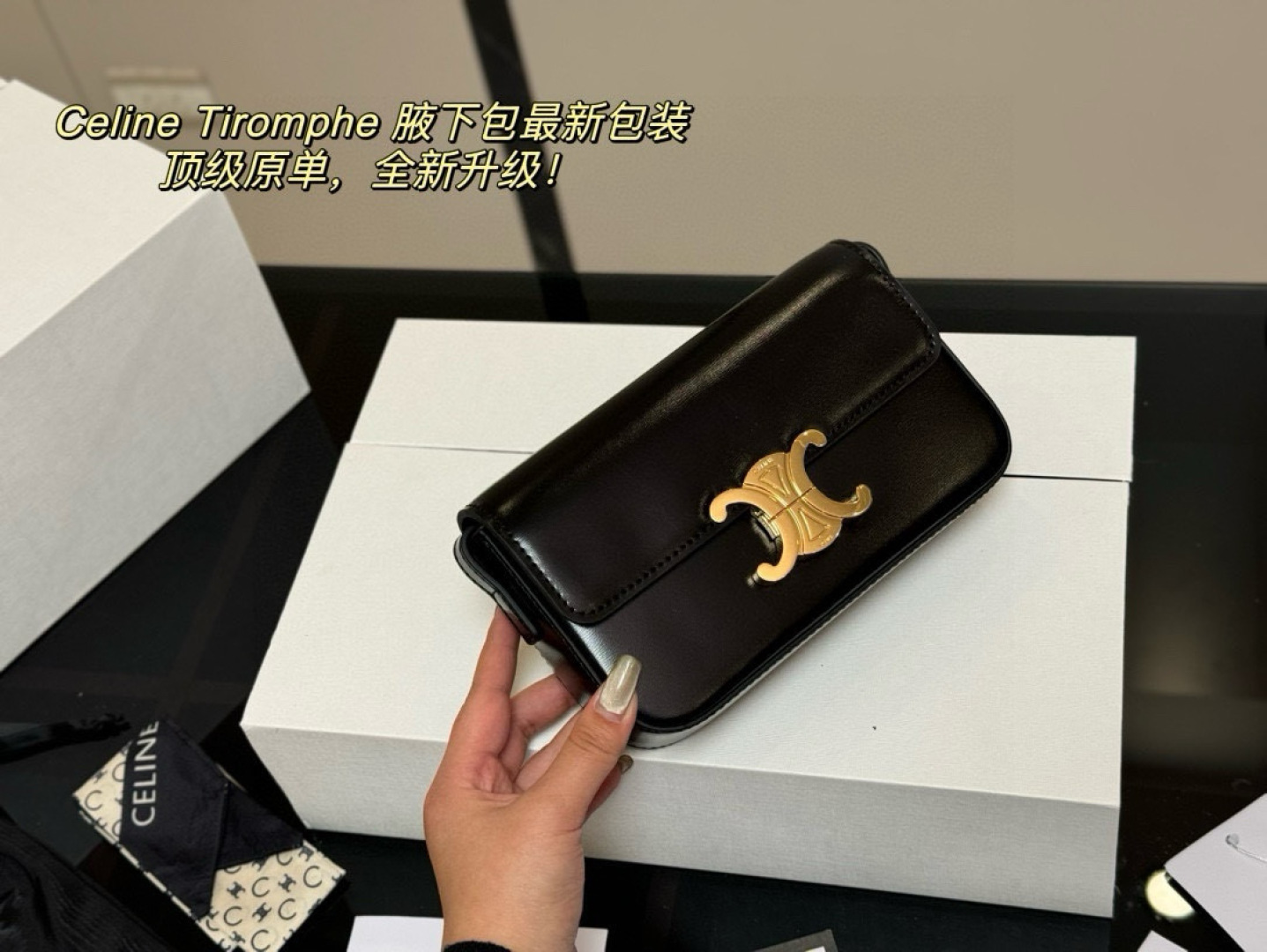 ¥ 220 Viene fornito con scatola (ordine originale di alta qualità) dimensioni: 20*11 cm Borsa da ascella Celine super bellissima Arc de Triomphe ⚠️Versione aggiornata La piccola borsa versatile e sexy retrò rispedita Celine è da non perdere! ! ⚠️La pelle di vacchetta è qualcosa di cui non puoi fare a meno quest’inverno!