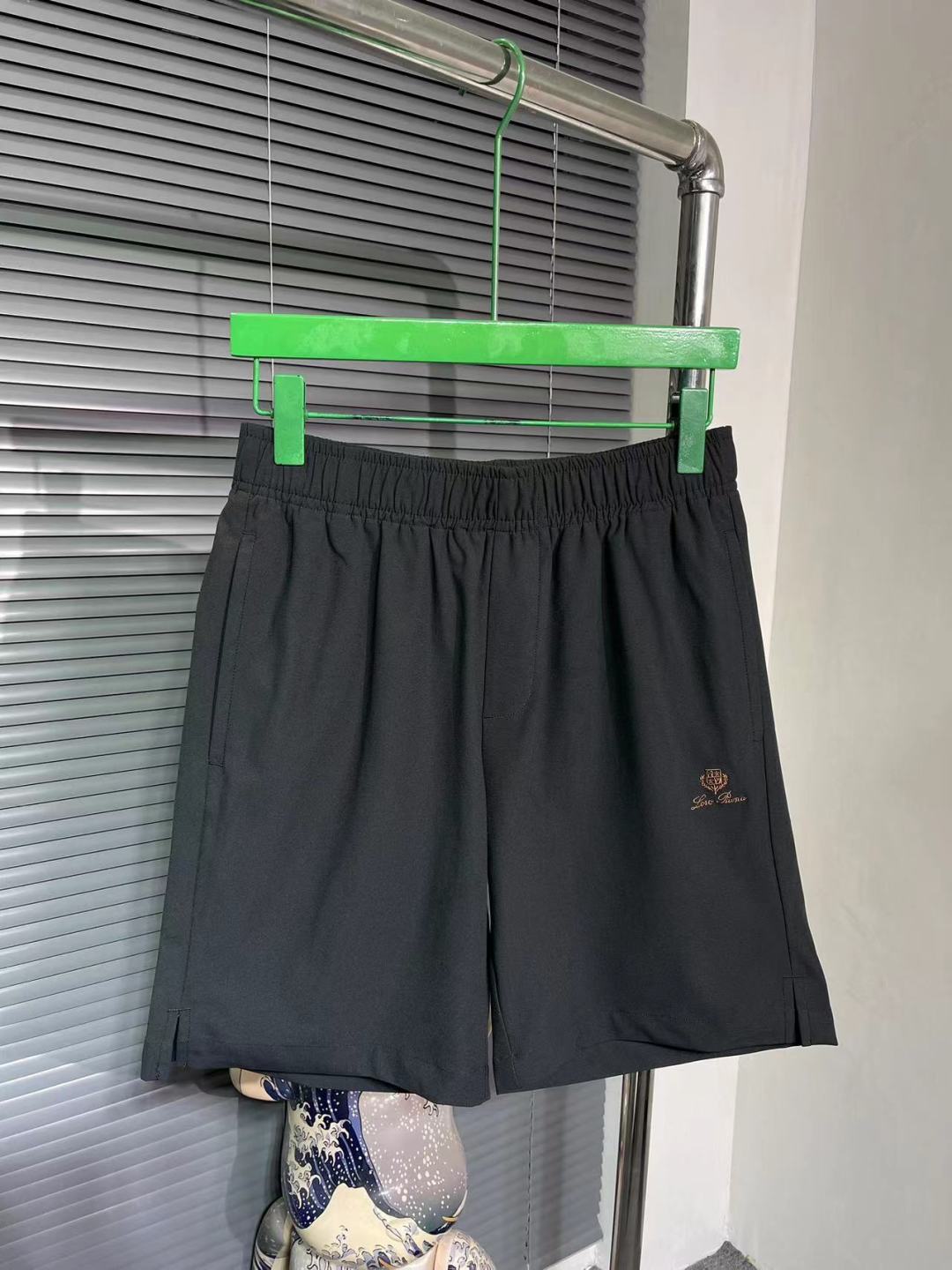 NO:155509,K8229 spring and summer new Loro piano Nou You Pianya Italian trendy business casual shorts, thin suit fabric, black M-XXXL, loro piano, shorts, business suit, alexander wang19860909K8229 春夏新款Loro piana诺悠翩雅意大利潮牌商务休闲短裤,薄款西装面料,黑色M-XXXL,,loro piana,shorts,business suit,alexander wang,Men's clothing