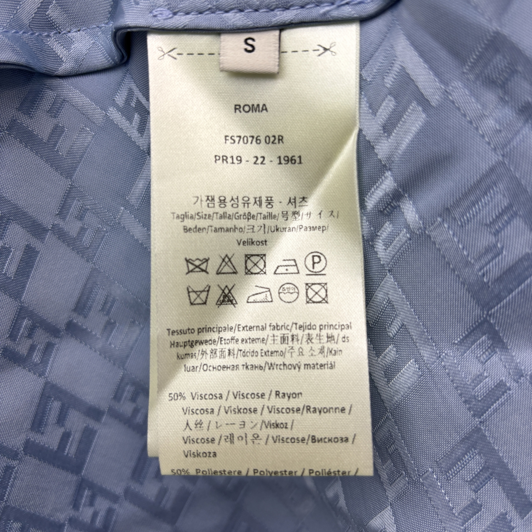 FD家 25新款  打揽收皱立领连衣裙 人丝暗纹提花面料 优雅气质十足 经典满幅logo提花低调奢华又高