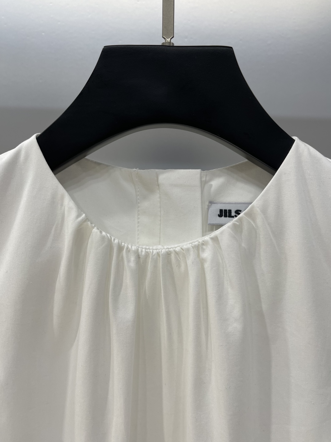 High-Quality Women’s Clothes with Packing, French Advanced Sentimental Style, White Fingerless Vests. - 图片 5