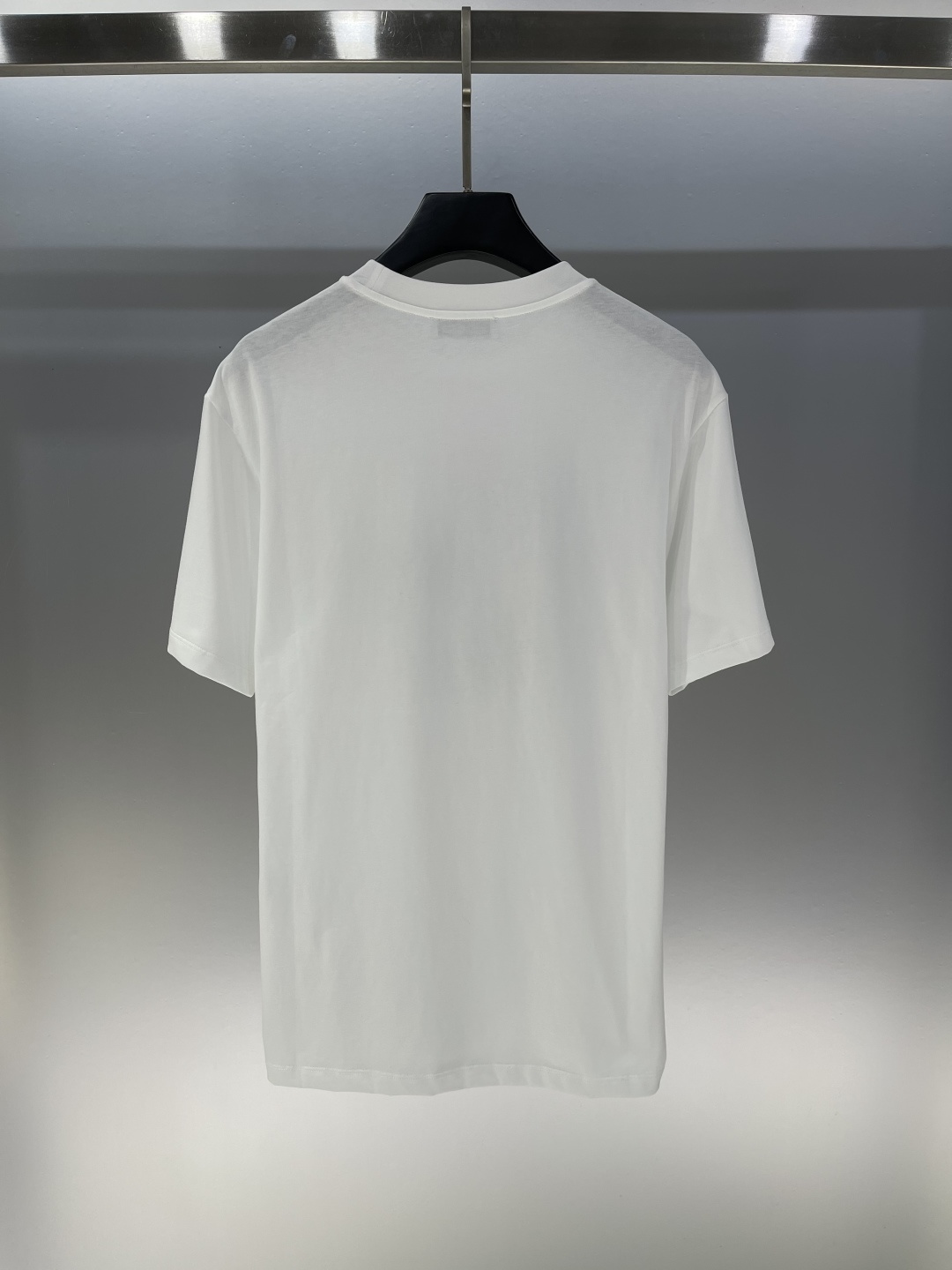 “Exclusive First-Order Quality Butterfly Logo Stamp T-shirt with Artistic Fragrance” - 图片 9