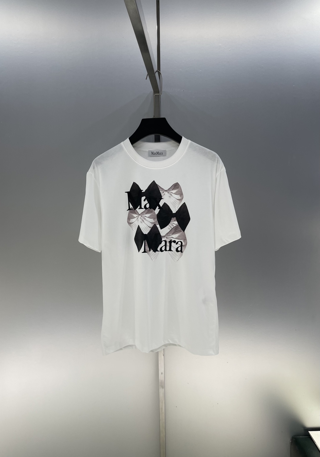 “Exclusive First-Order Quality Butterfly Logo Stamp T-shirt with Artistic Fragrance” - 图片 7